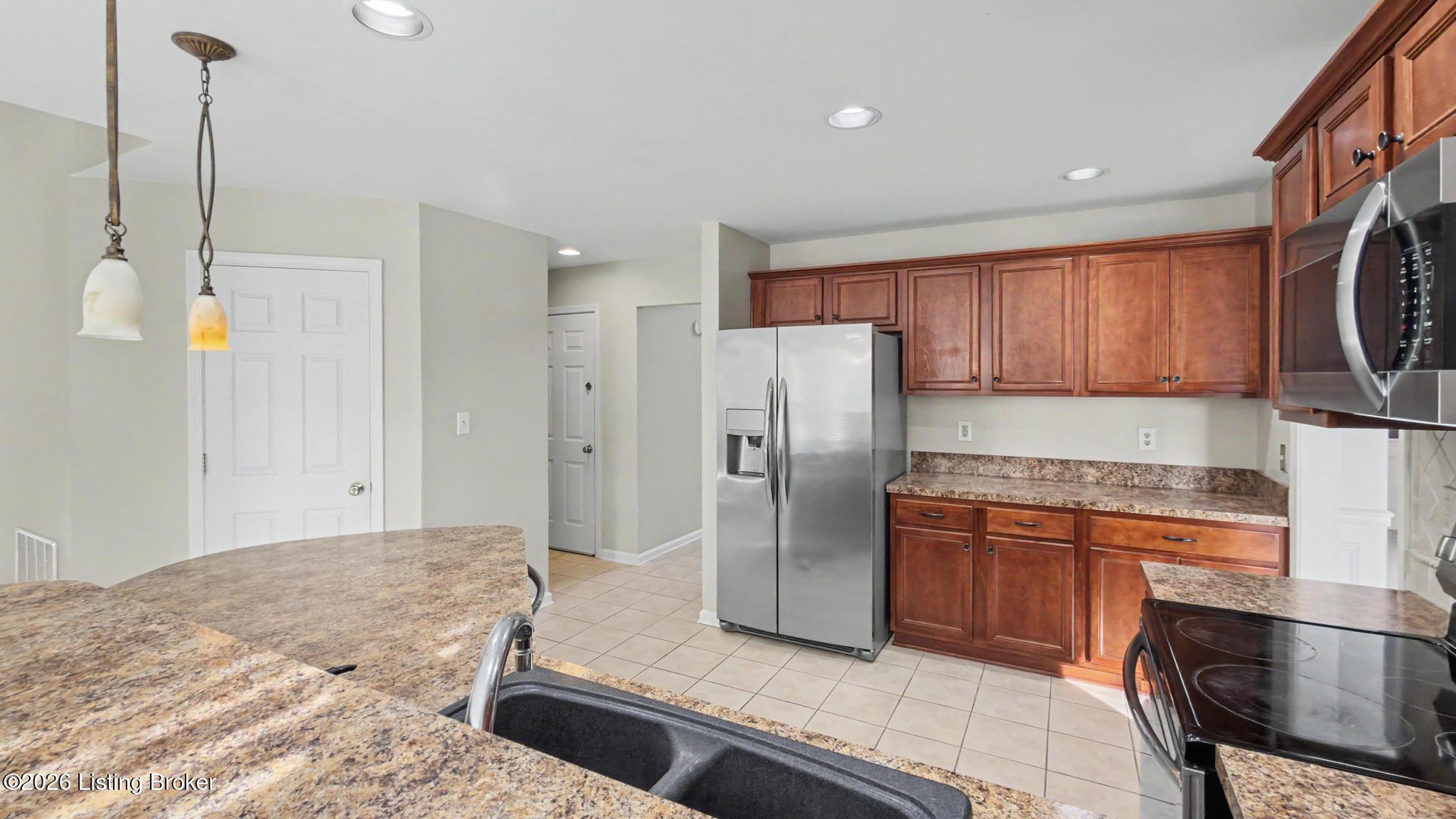 5900 Waveland Cir