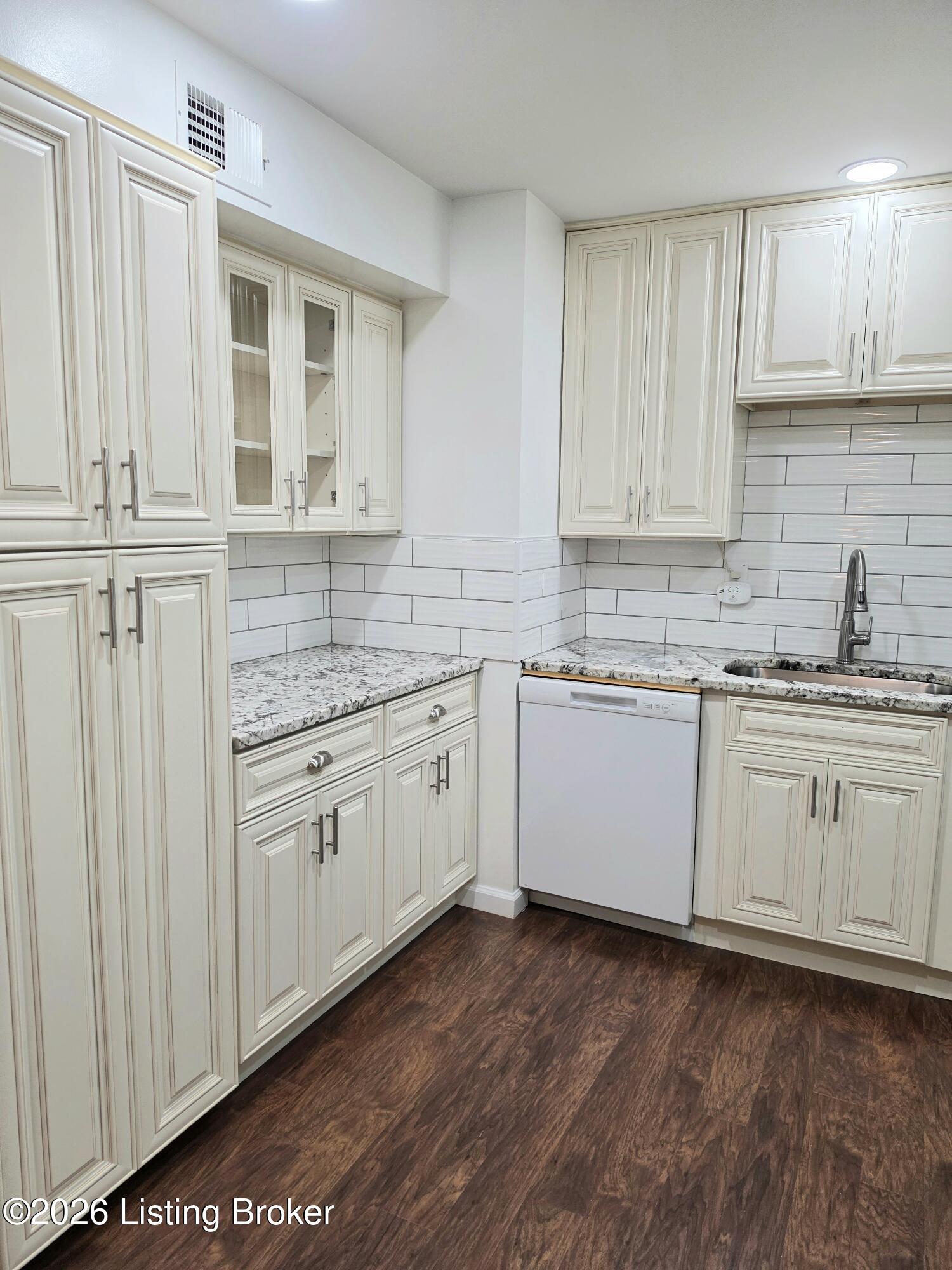 102 Algiers Ct 3