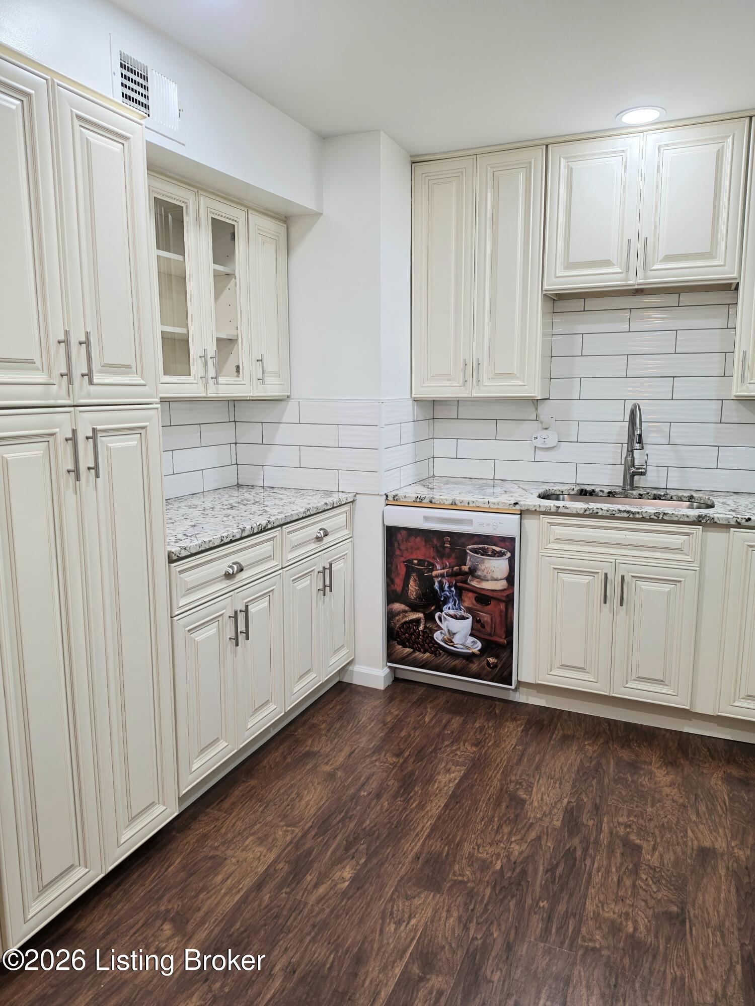 102 Algiers Ct 3