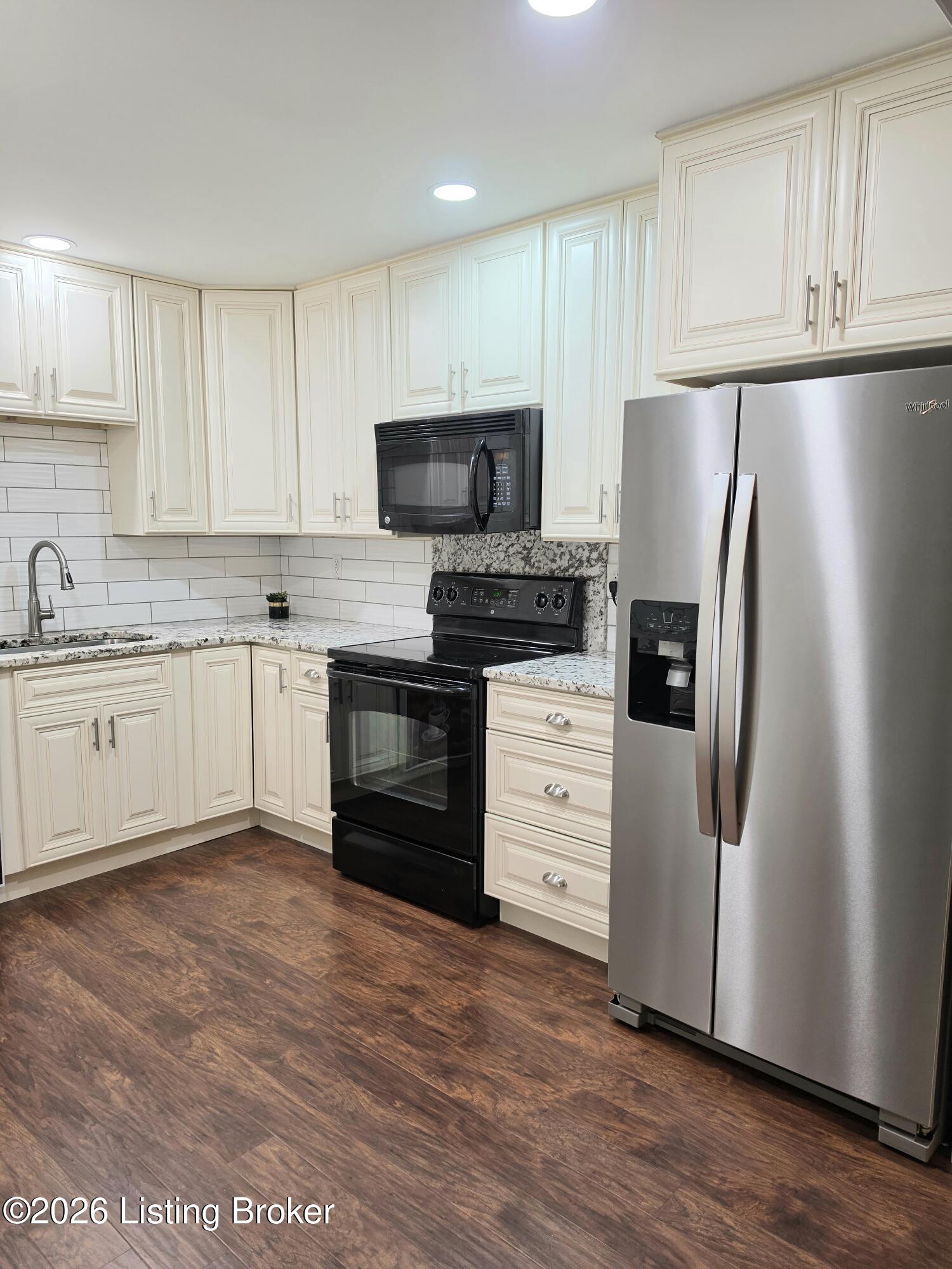 102 Algiers Ct 3