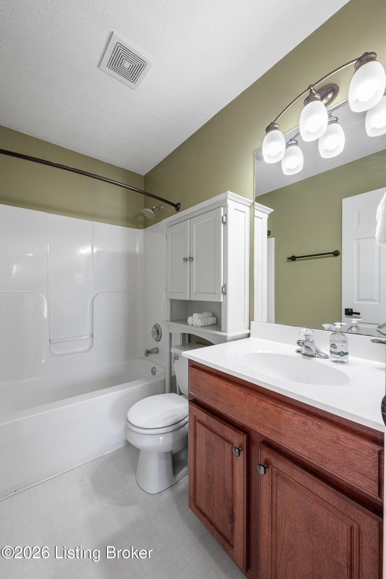 112 Red Oak Dr