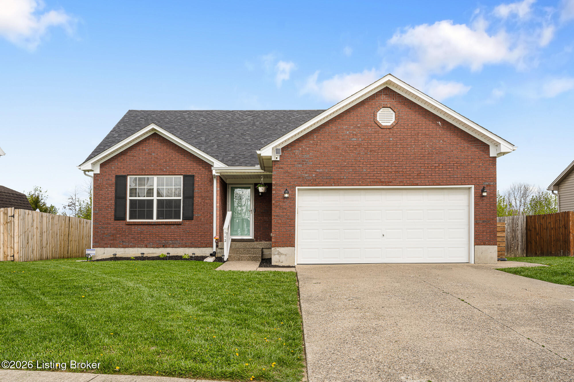 112 Red Oak Dr