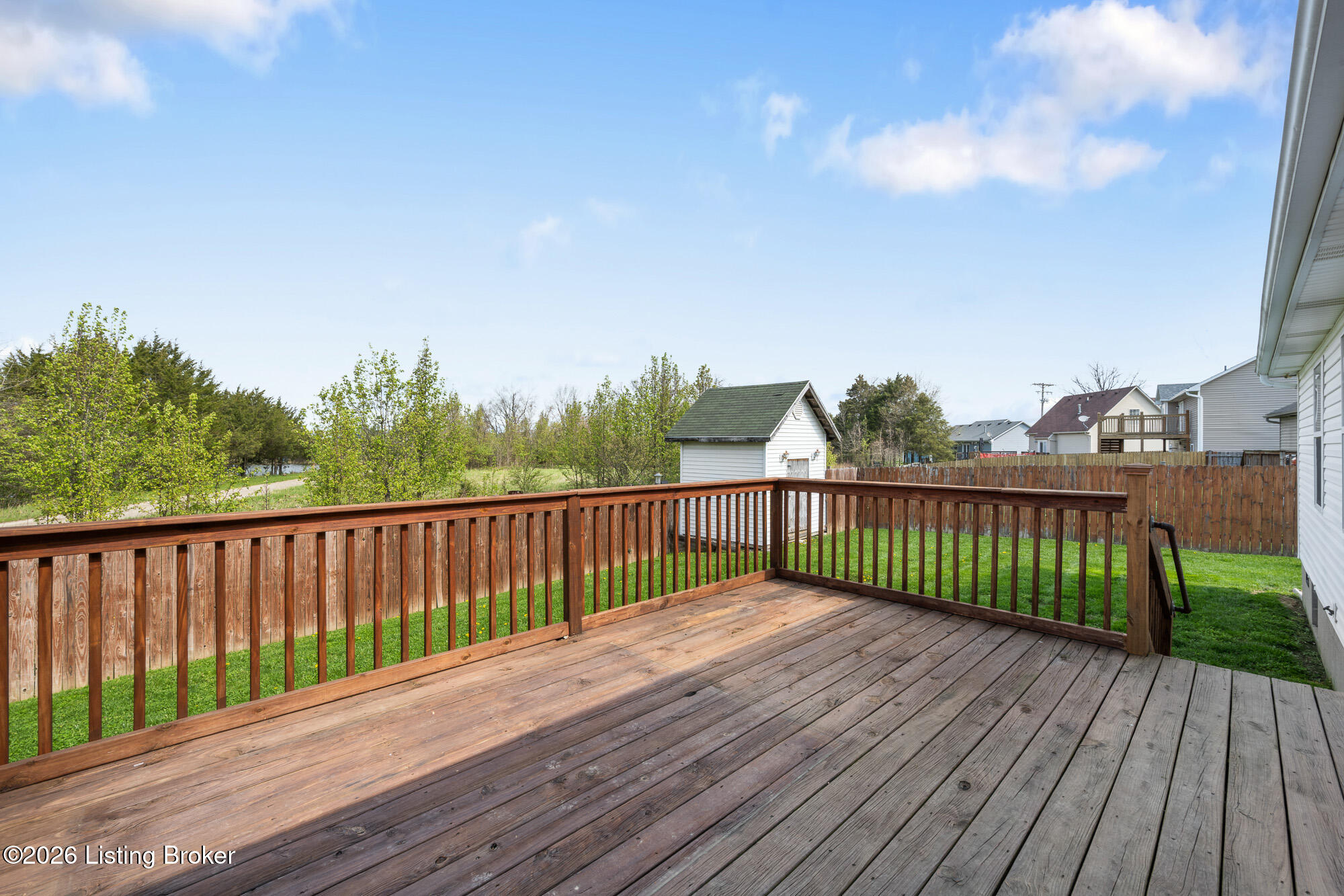 112 Red Oak Dr