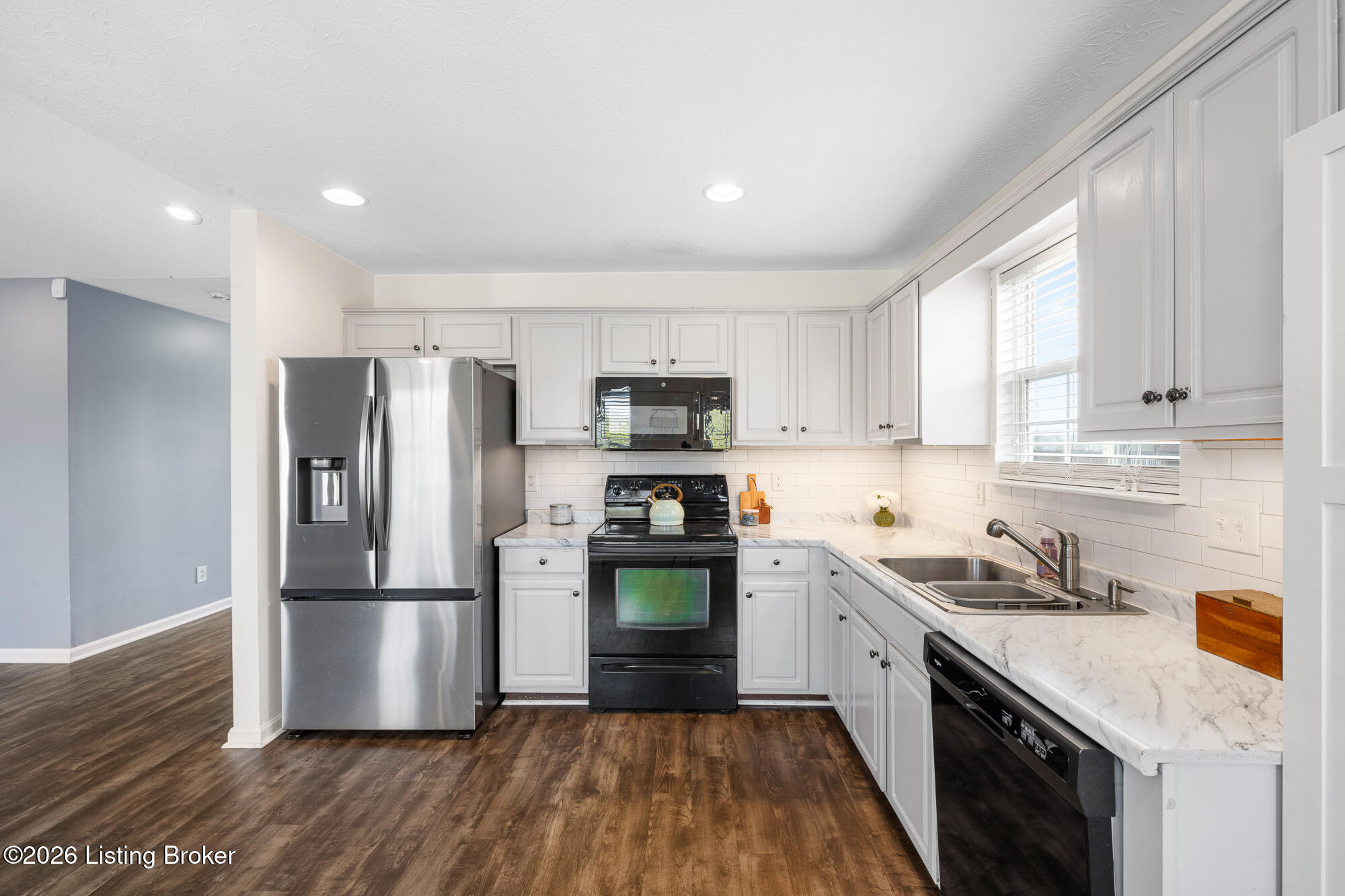 112 Red Oak Dr