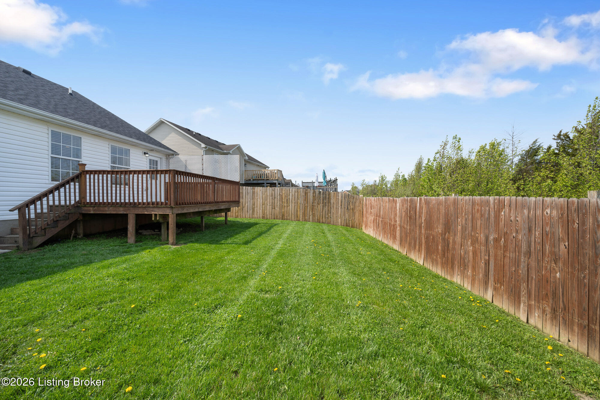 112 Red Oak Dr