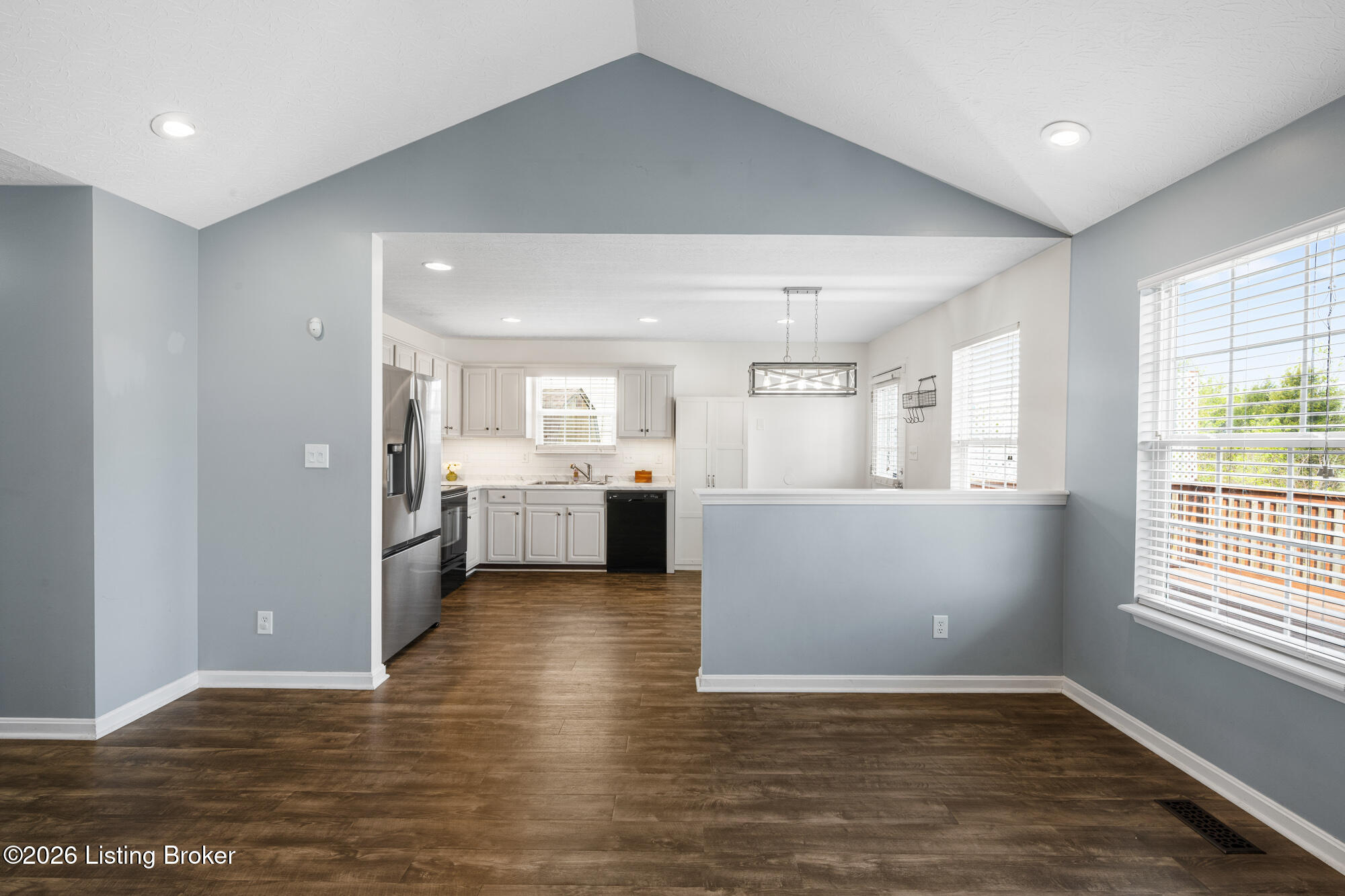 112 Red Oak Dr
