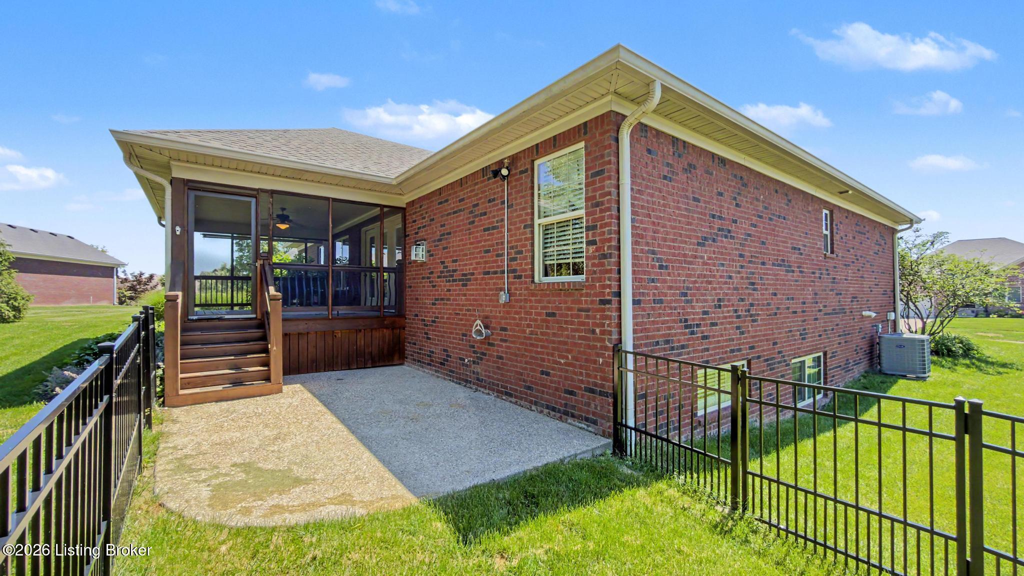 11105 Sewell Dr