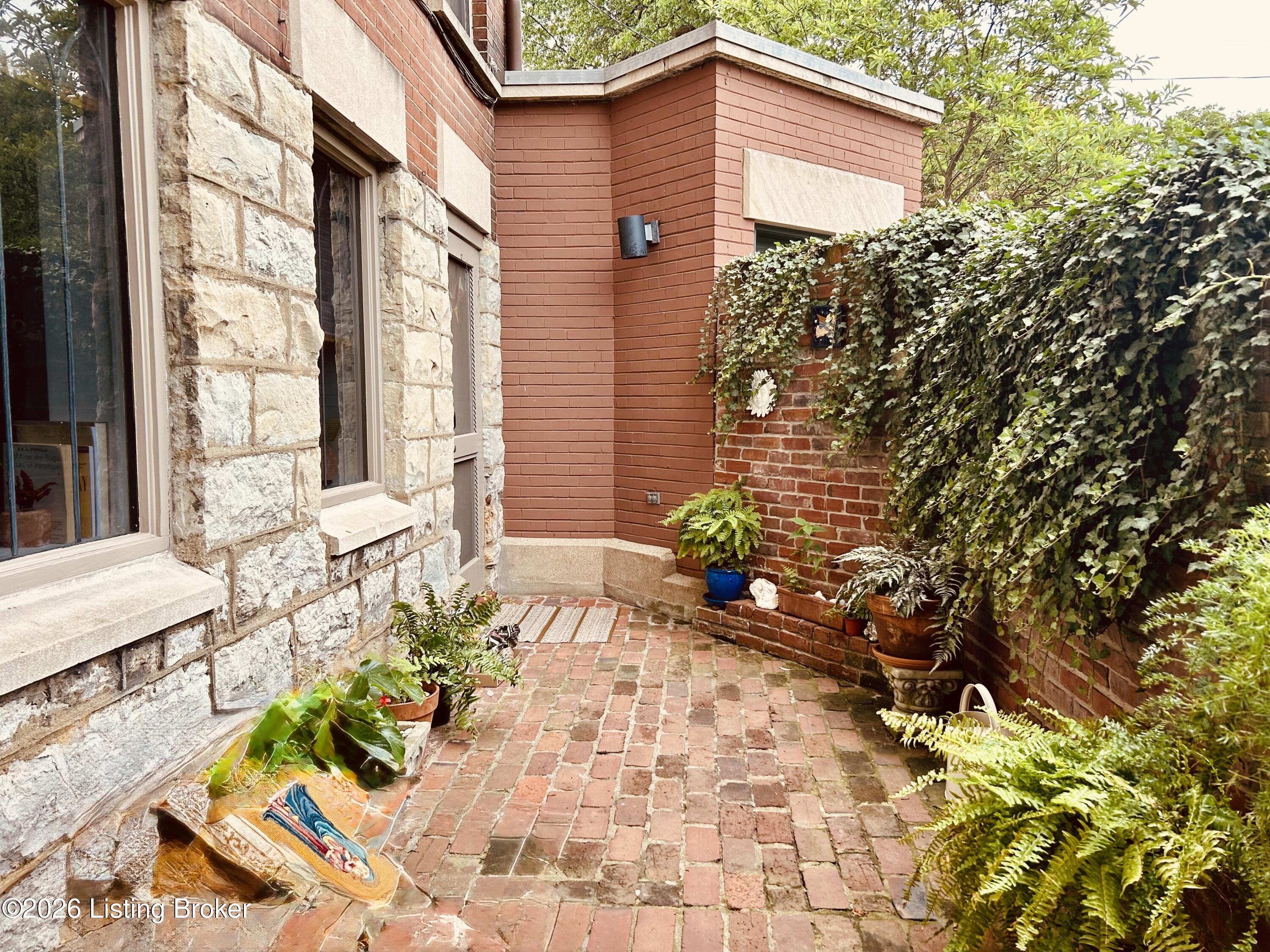 2229 Cherokee Pkwy APT B