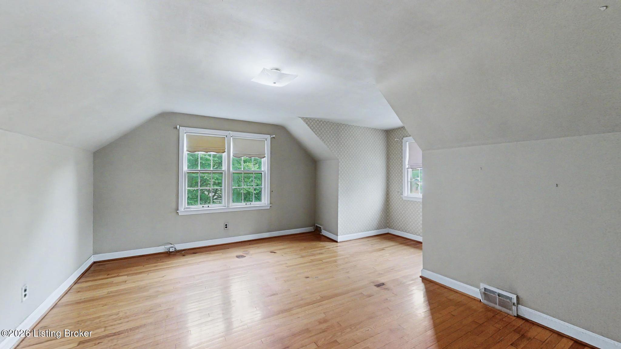 2504 Boulevard Napoleon