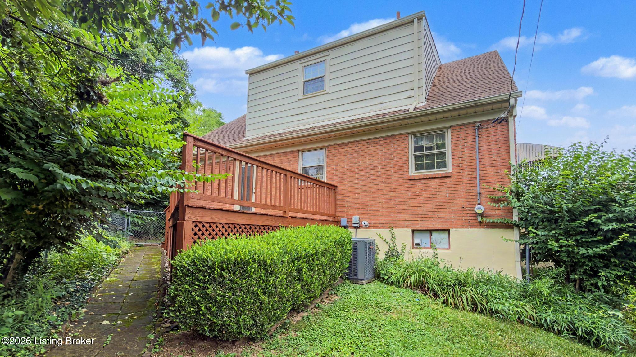 2504 Boulevard Napoleon
