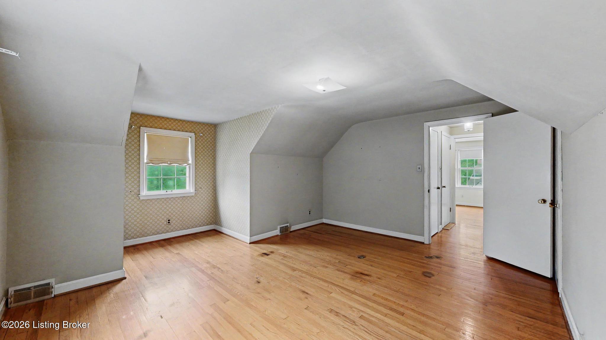 2504 Boulevard Napoleon