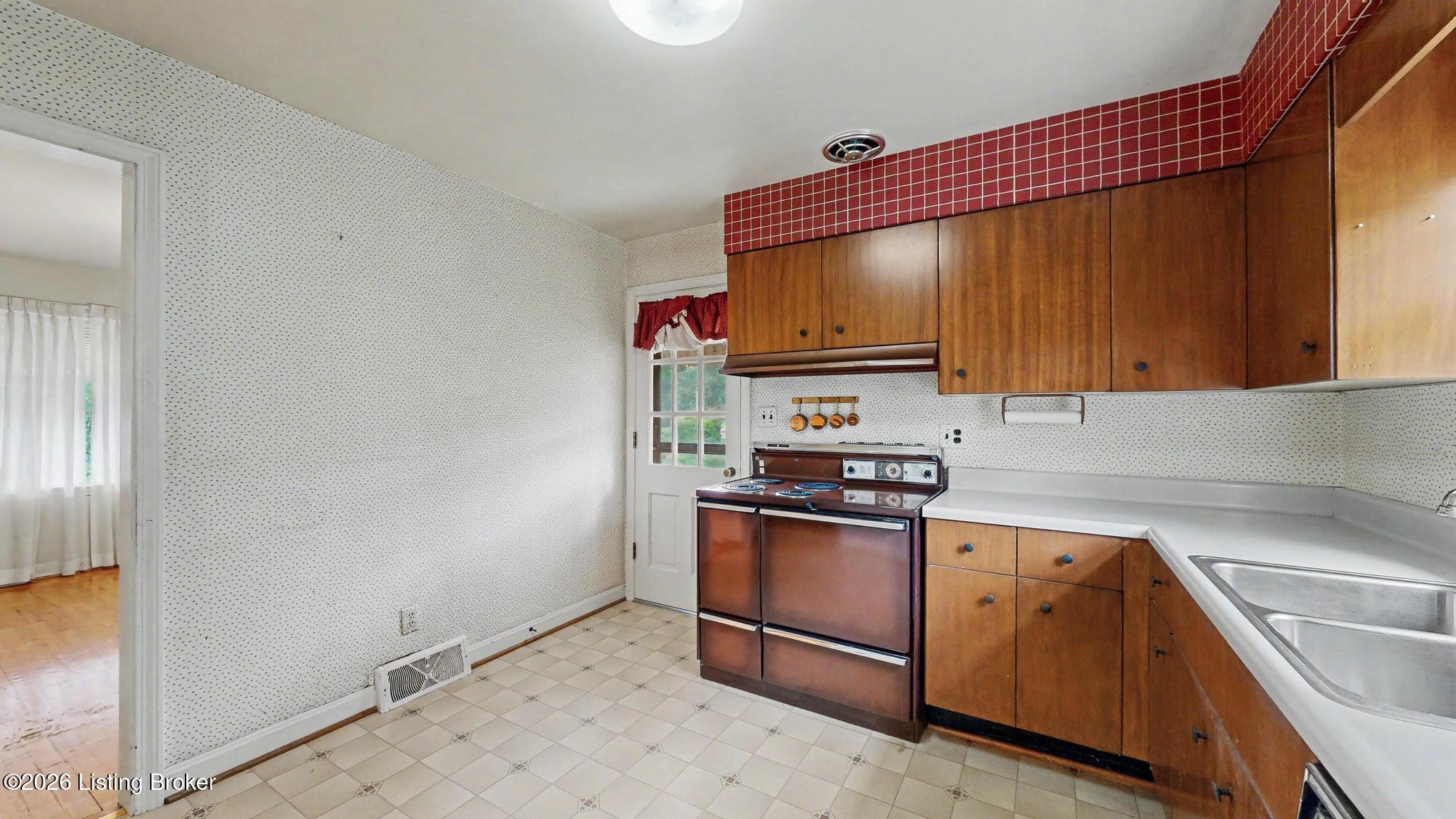 2504 Boulevard Napoleon