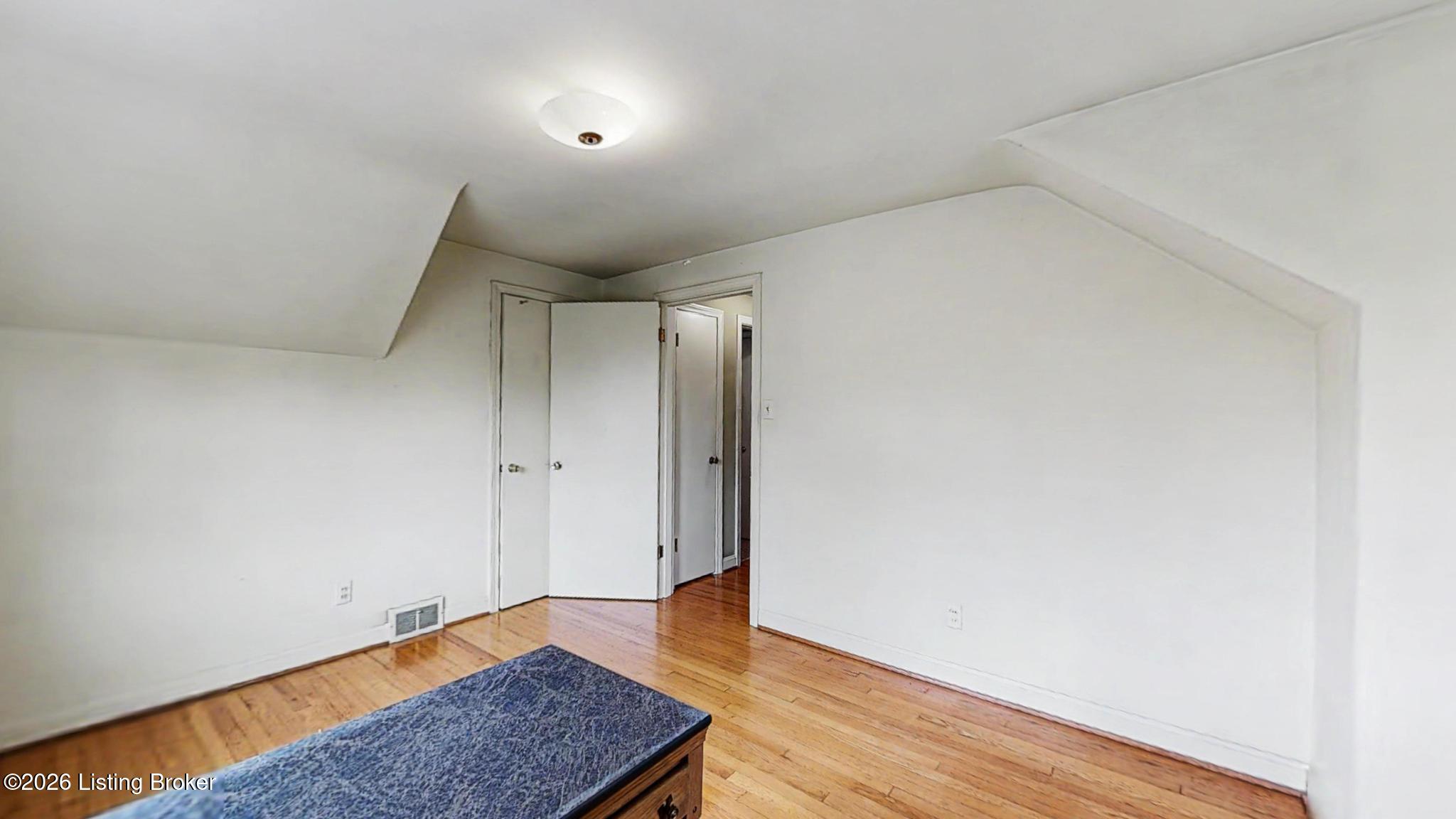 2504 Boulevard Napoleon