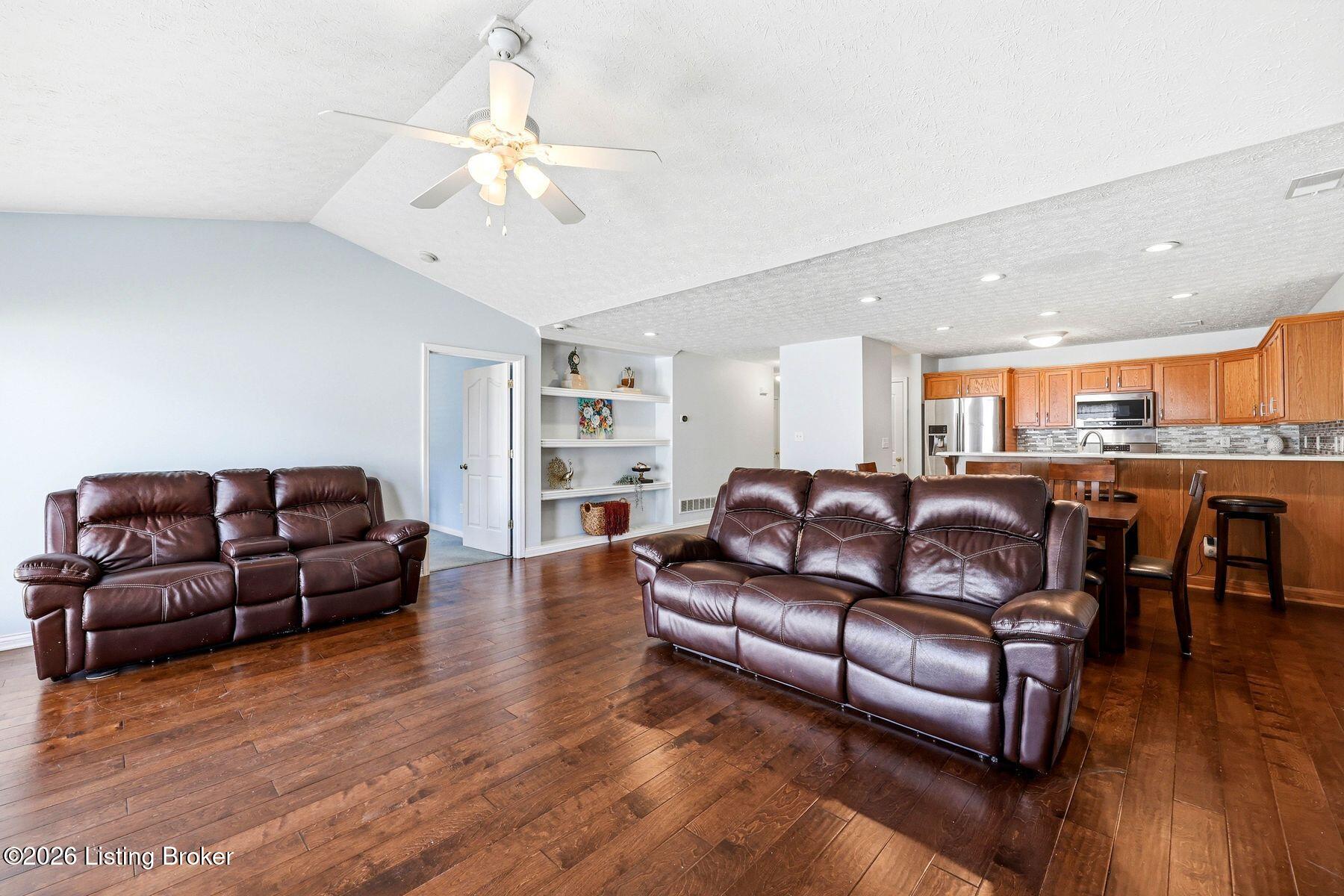 6625 Woods Mill Dr