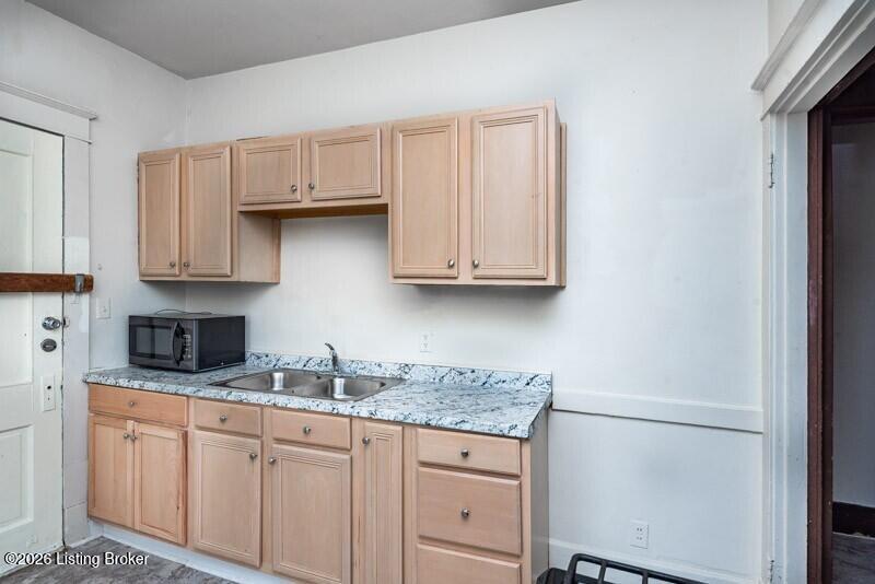 122 S 42nd St