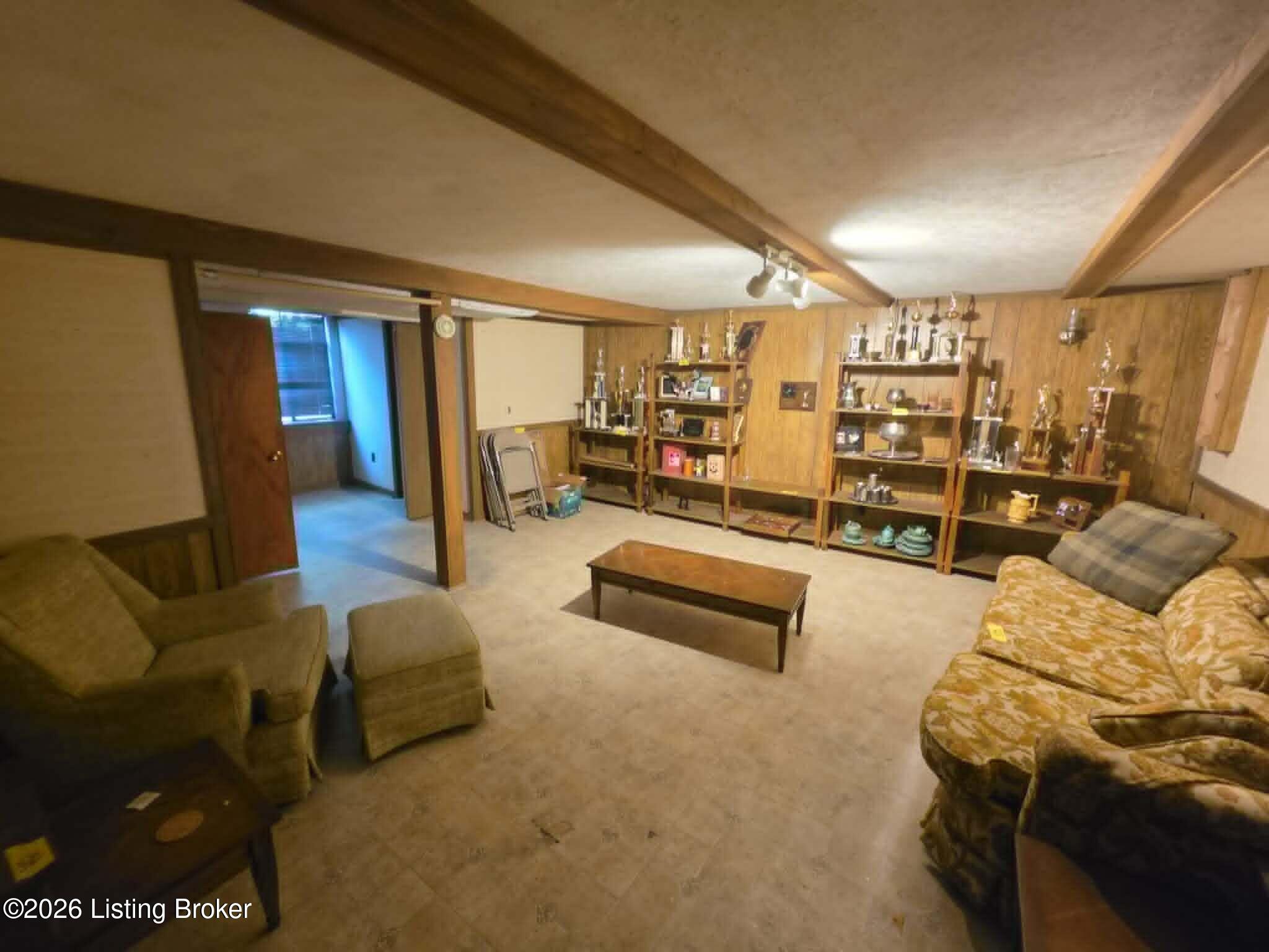 2015 Tyrone Dr