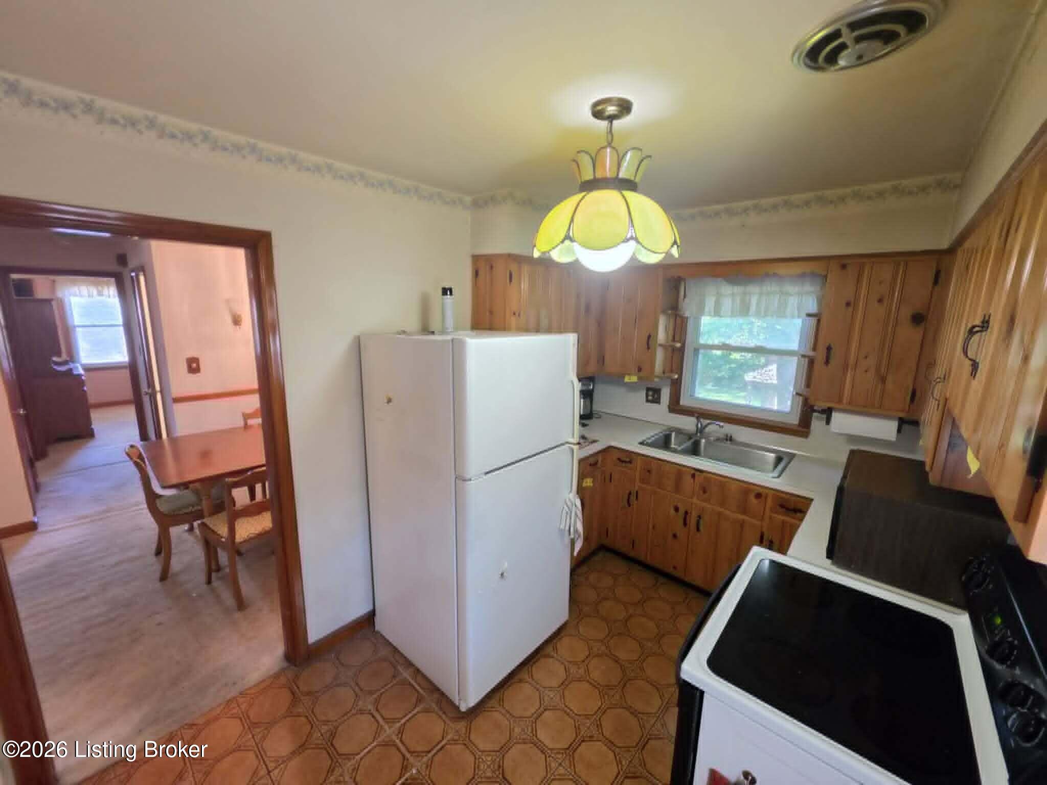 2015 Tyrone Dr