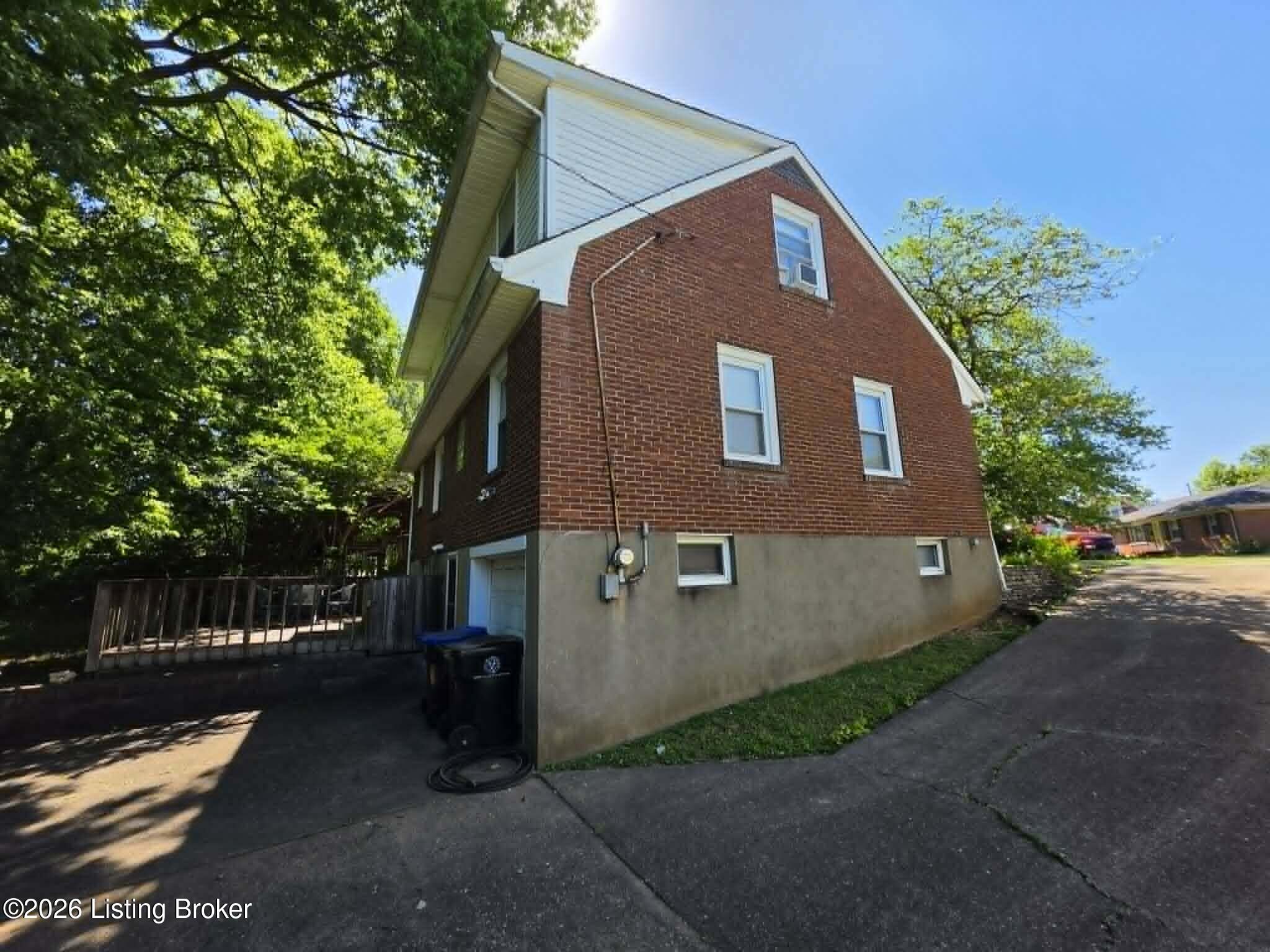 2015 Tyrone Dr