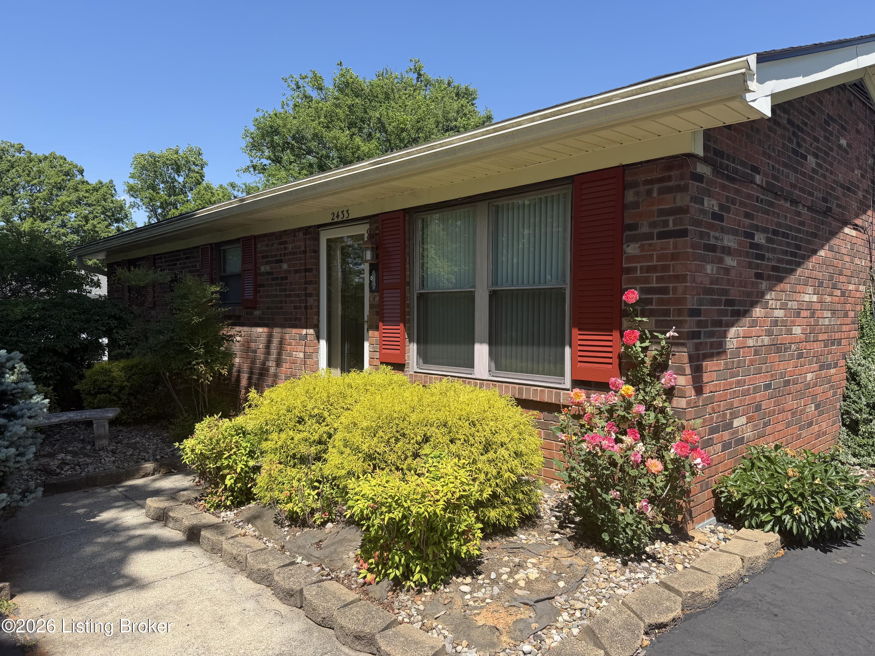 2433 Armstrong Ln