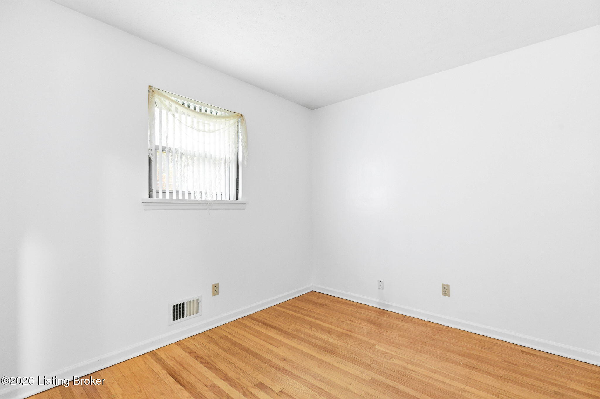 2433 Armstrong Ln