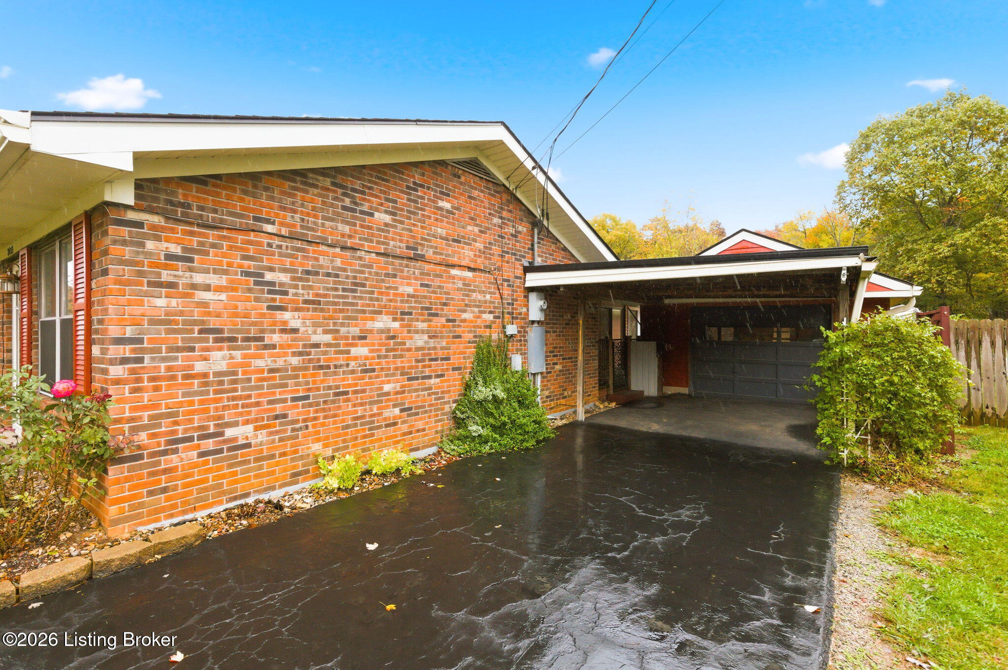 2433 Armstrong Ln