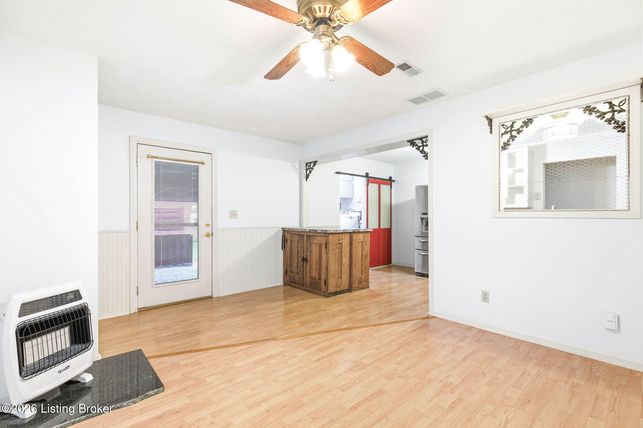 2433 Armstrong Ln