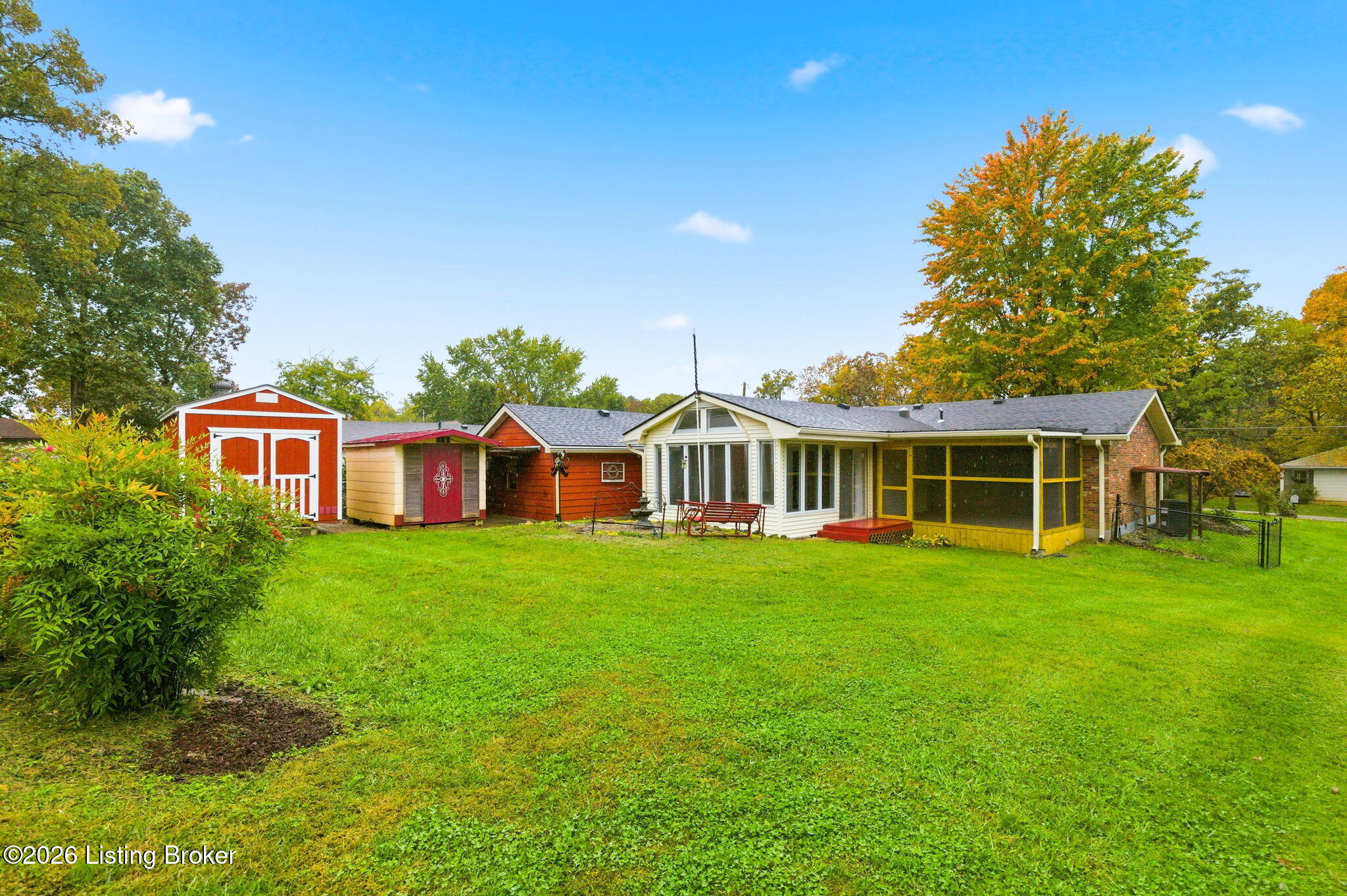 2433 Armstrong Ln