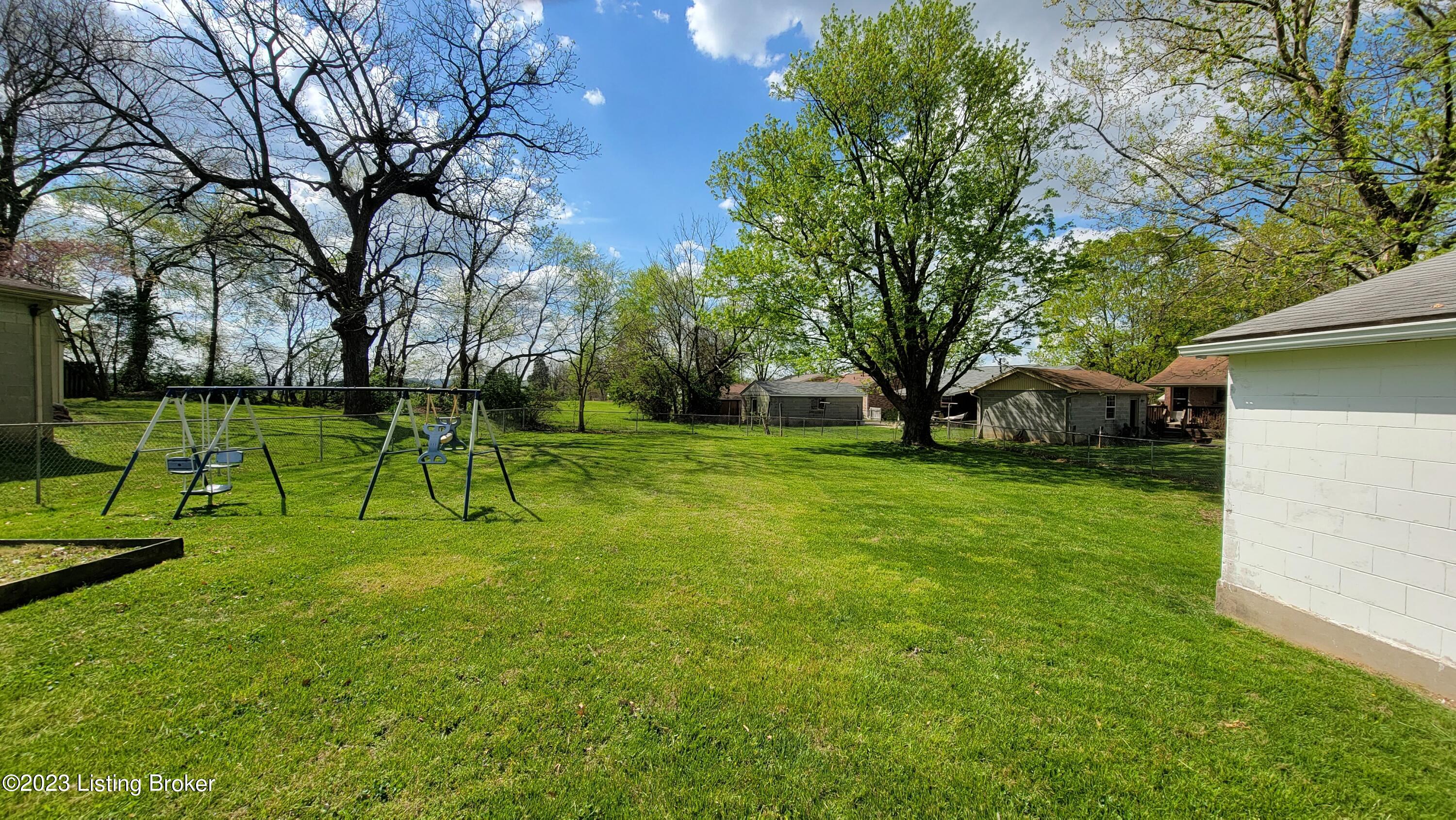 11616 Maple Way