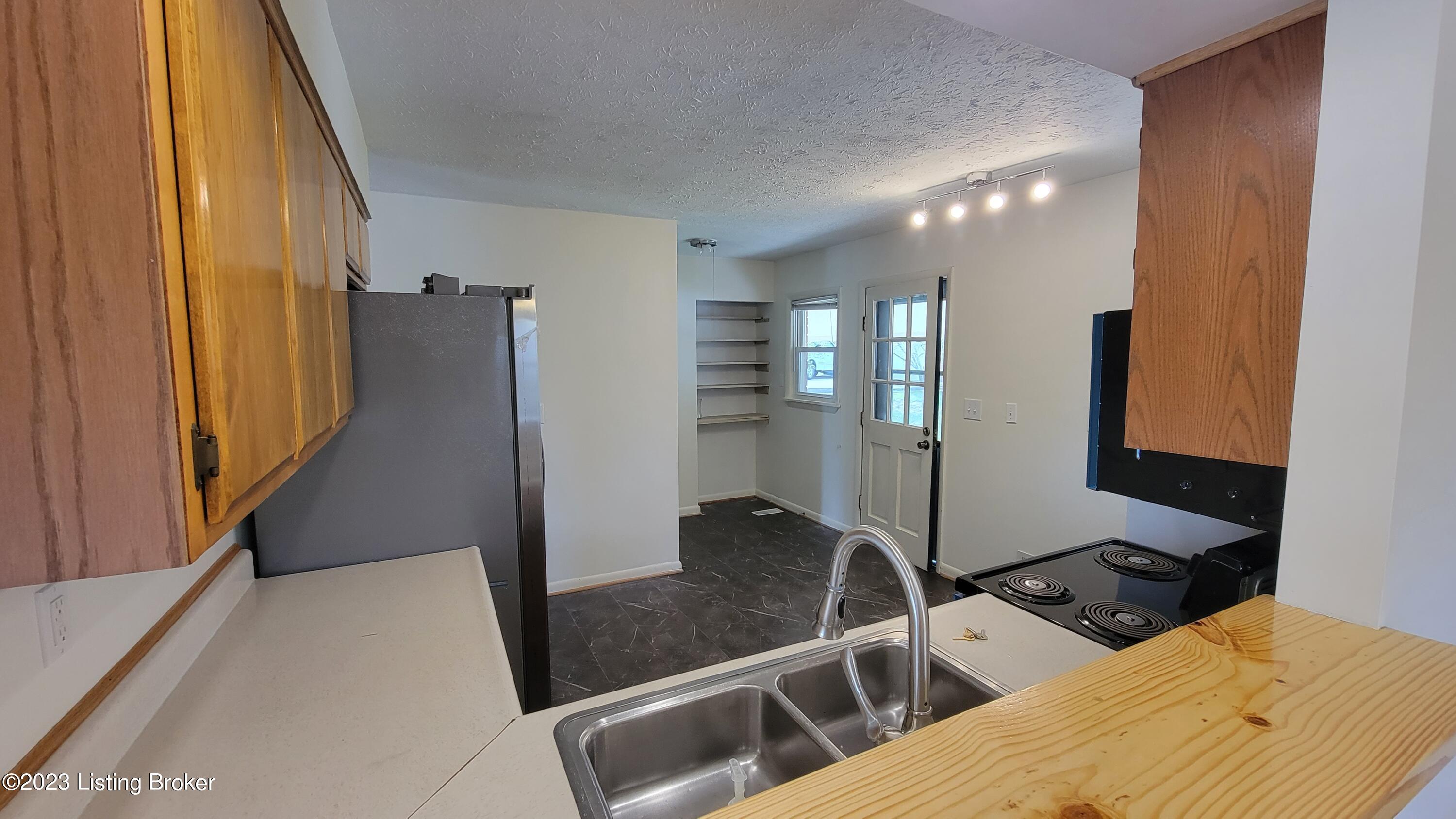 11616 Maple Way