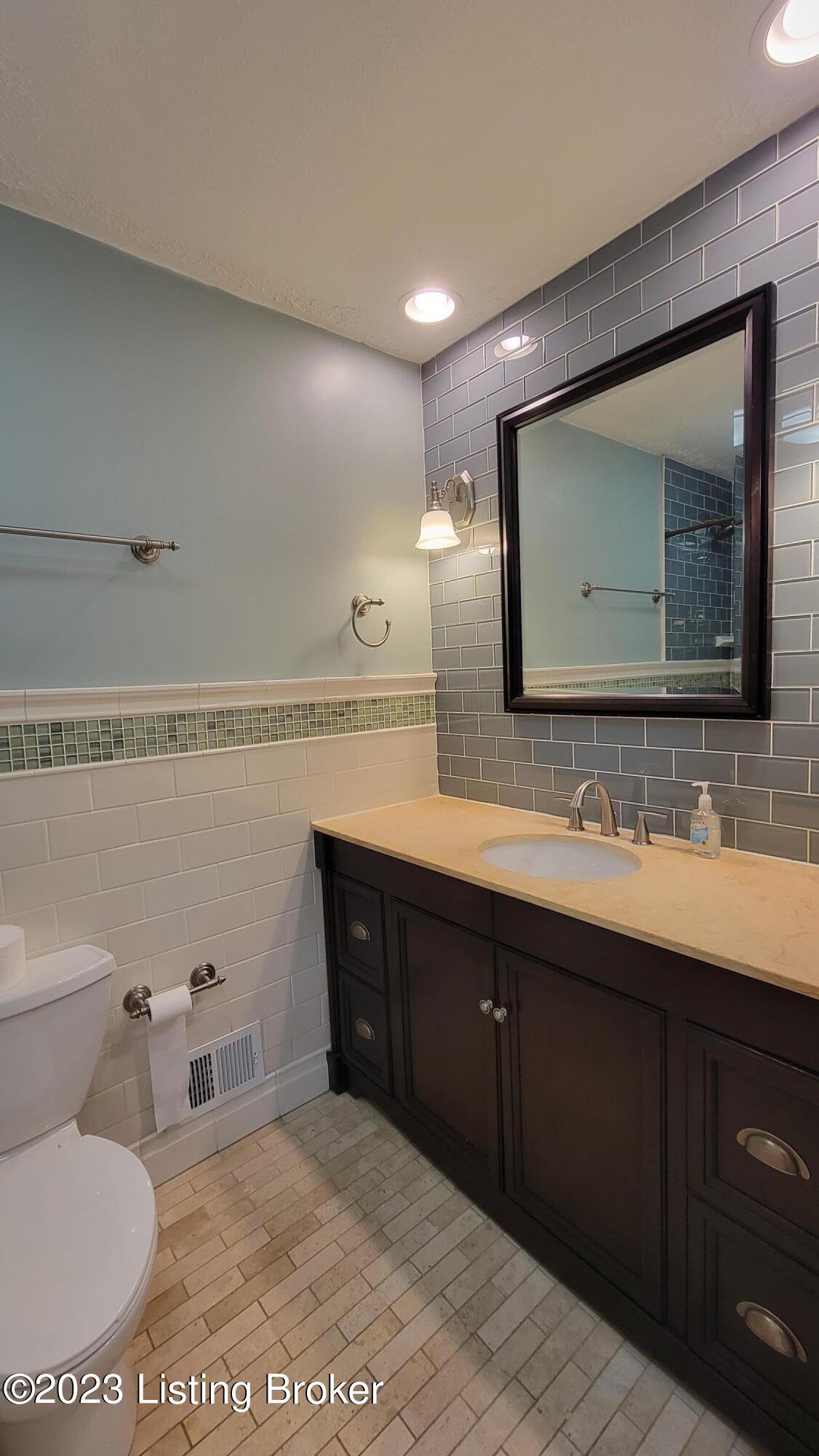 11616 Maple Way