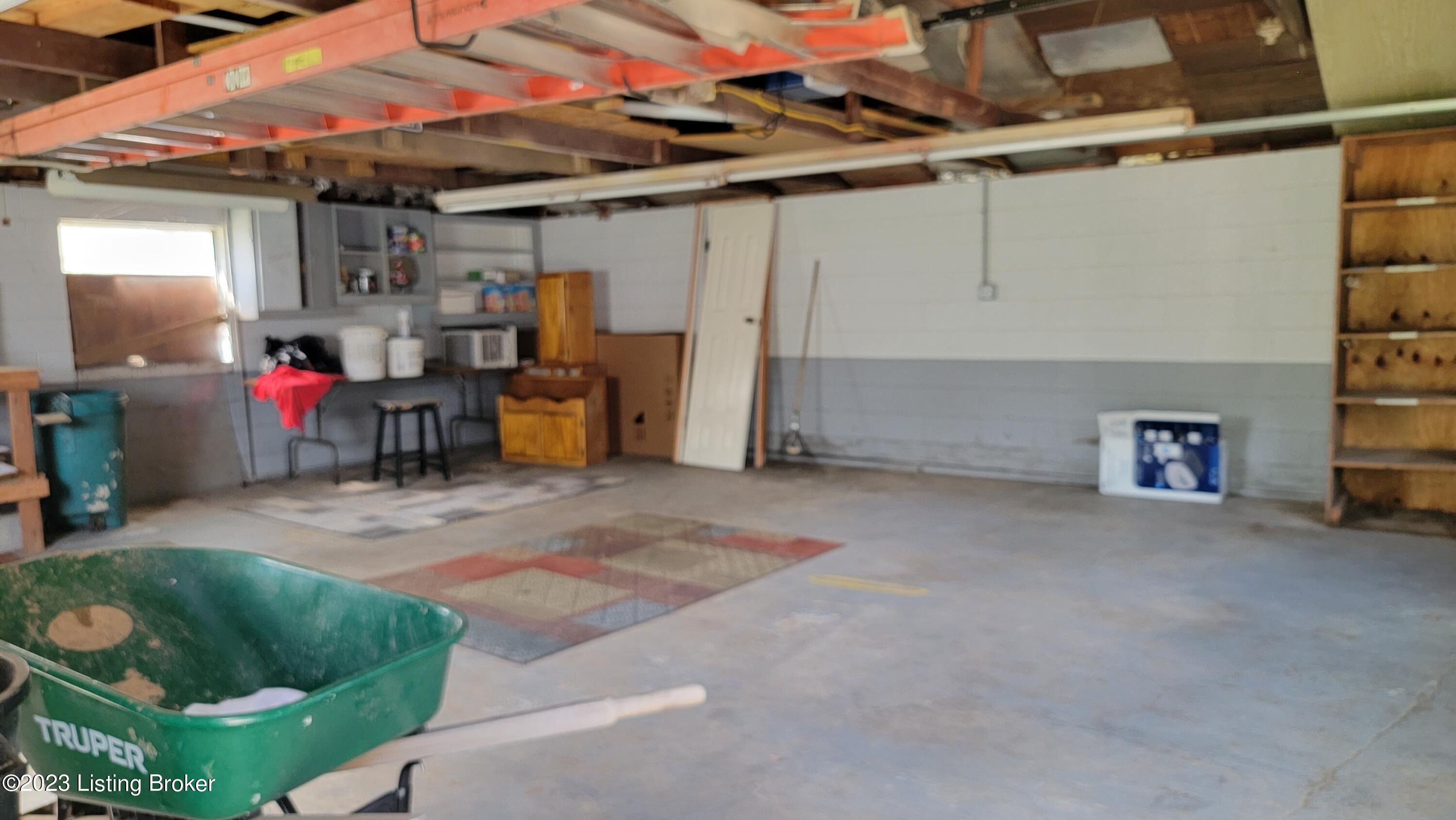 11616 Maple Way