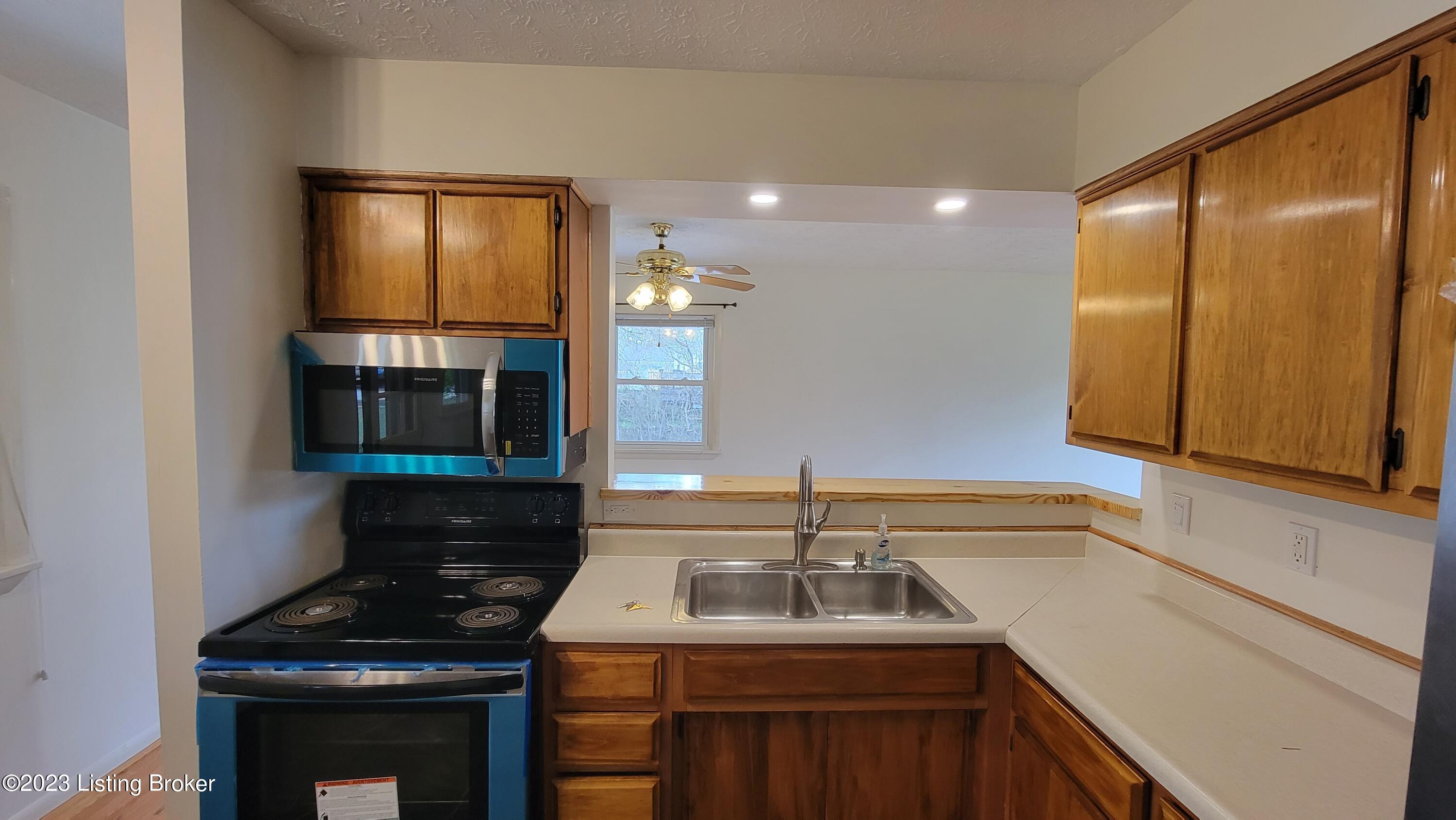 11616 Maple Way