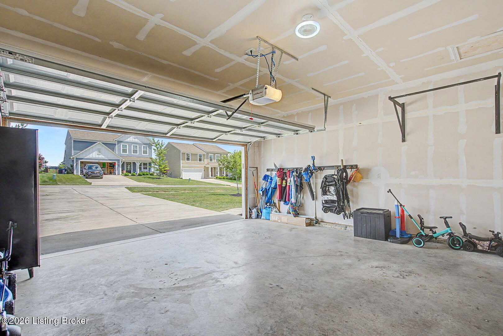 3719 Scarlet Oak Ln