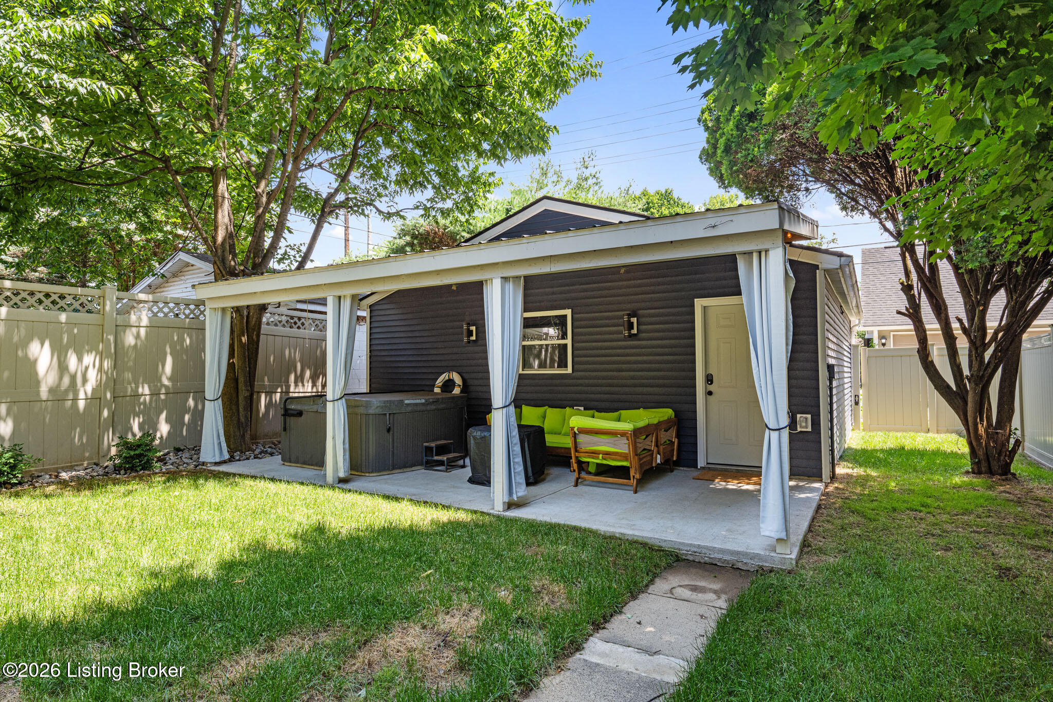 2212 Eastview Ave