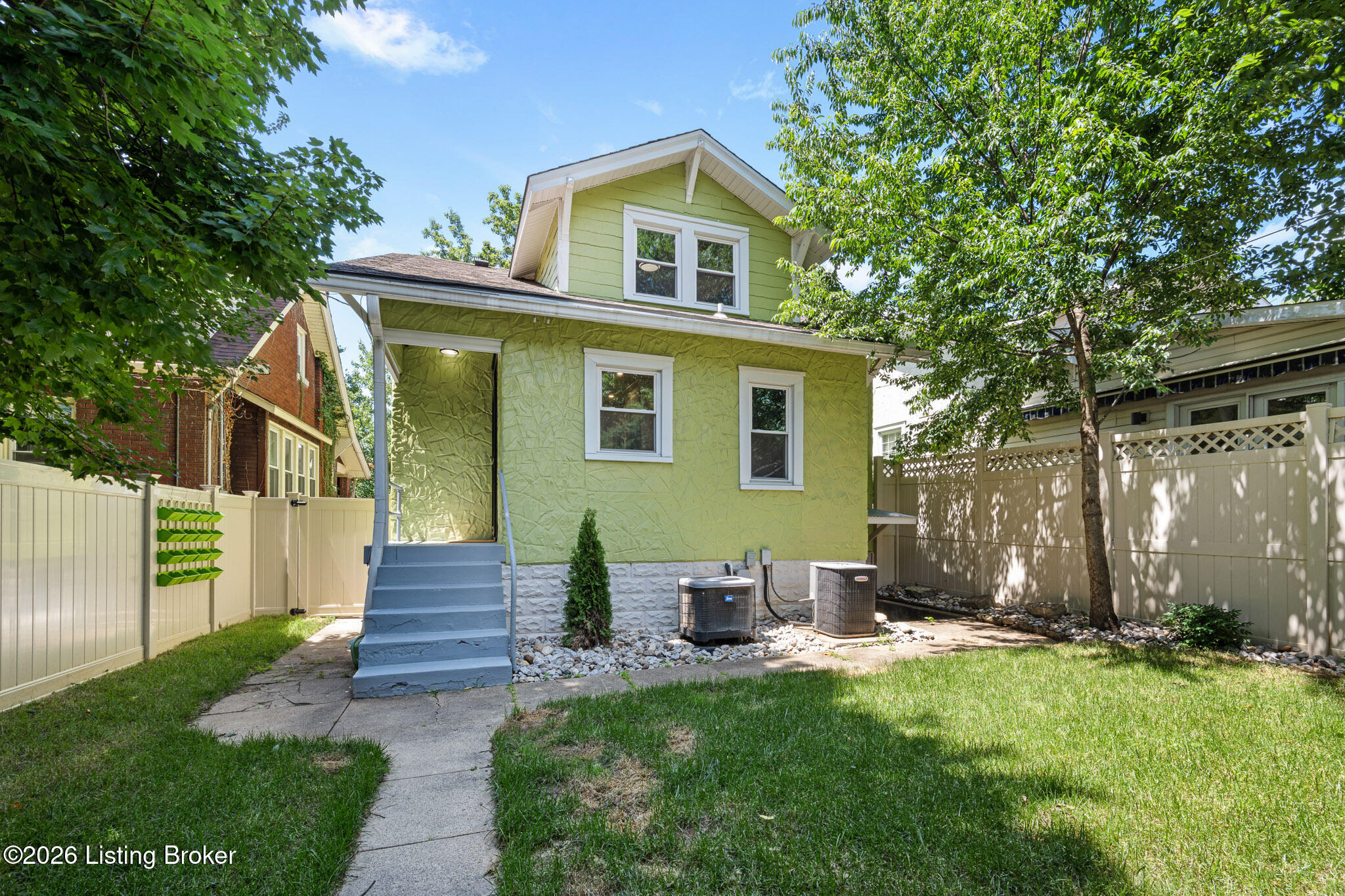 2212 Eastview Ave