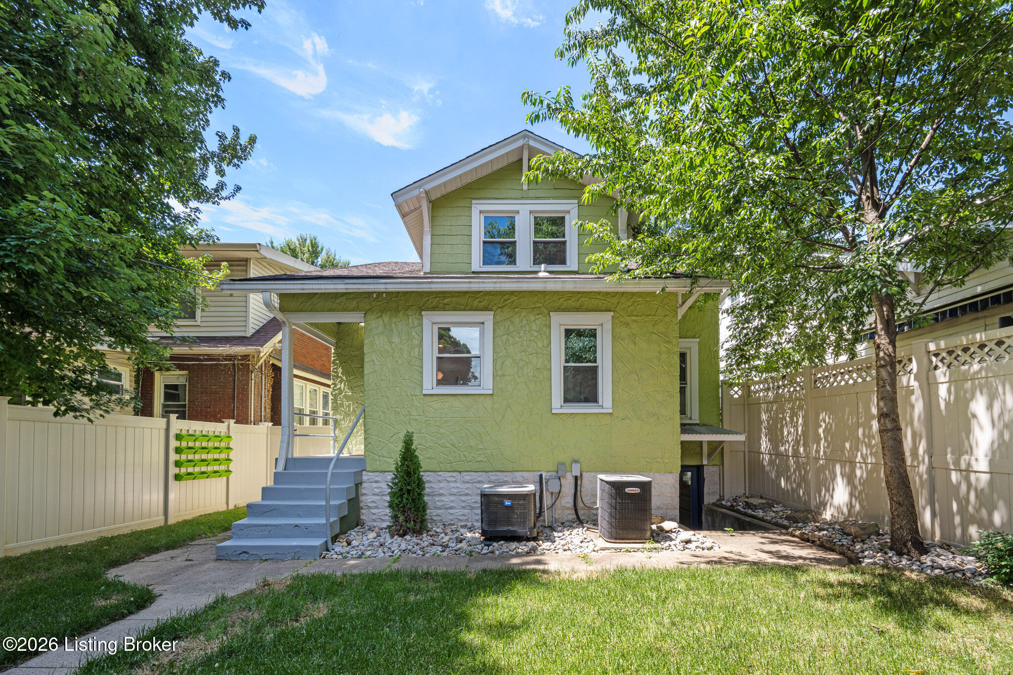 2212 Eastview Ave