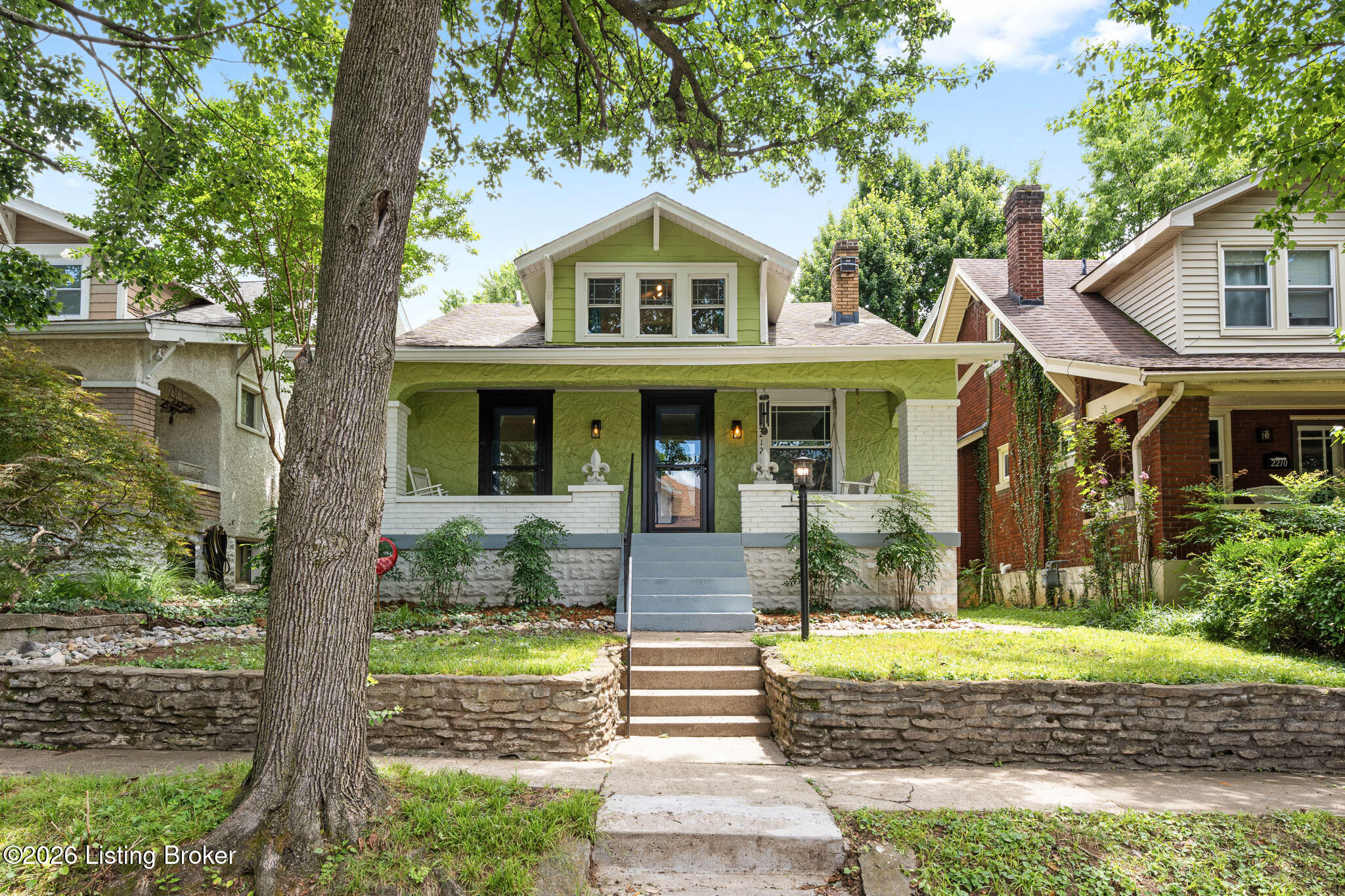 2212 Eastview Ave