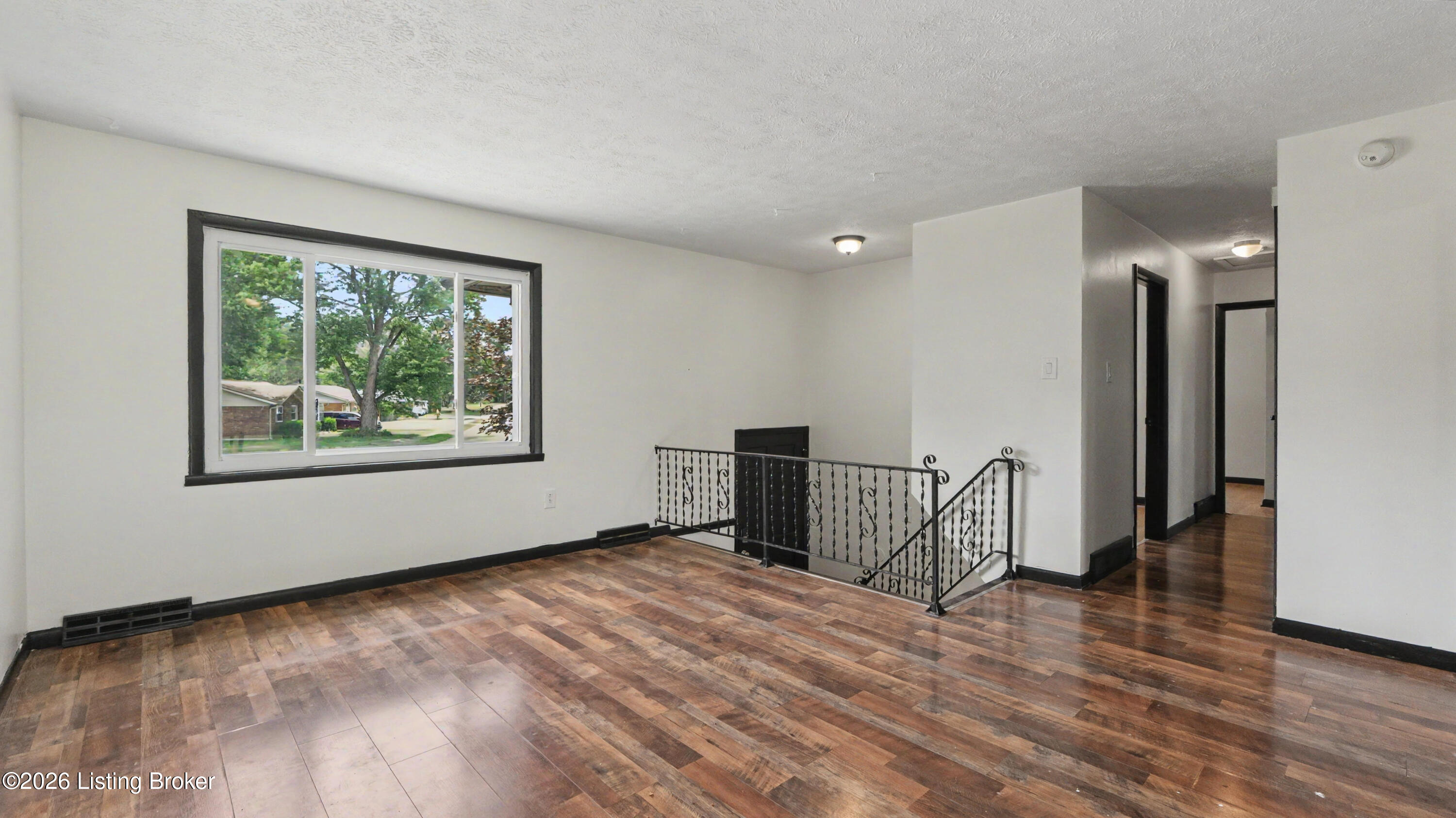619 Mockingbird Dr