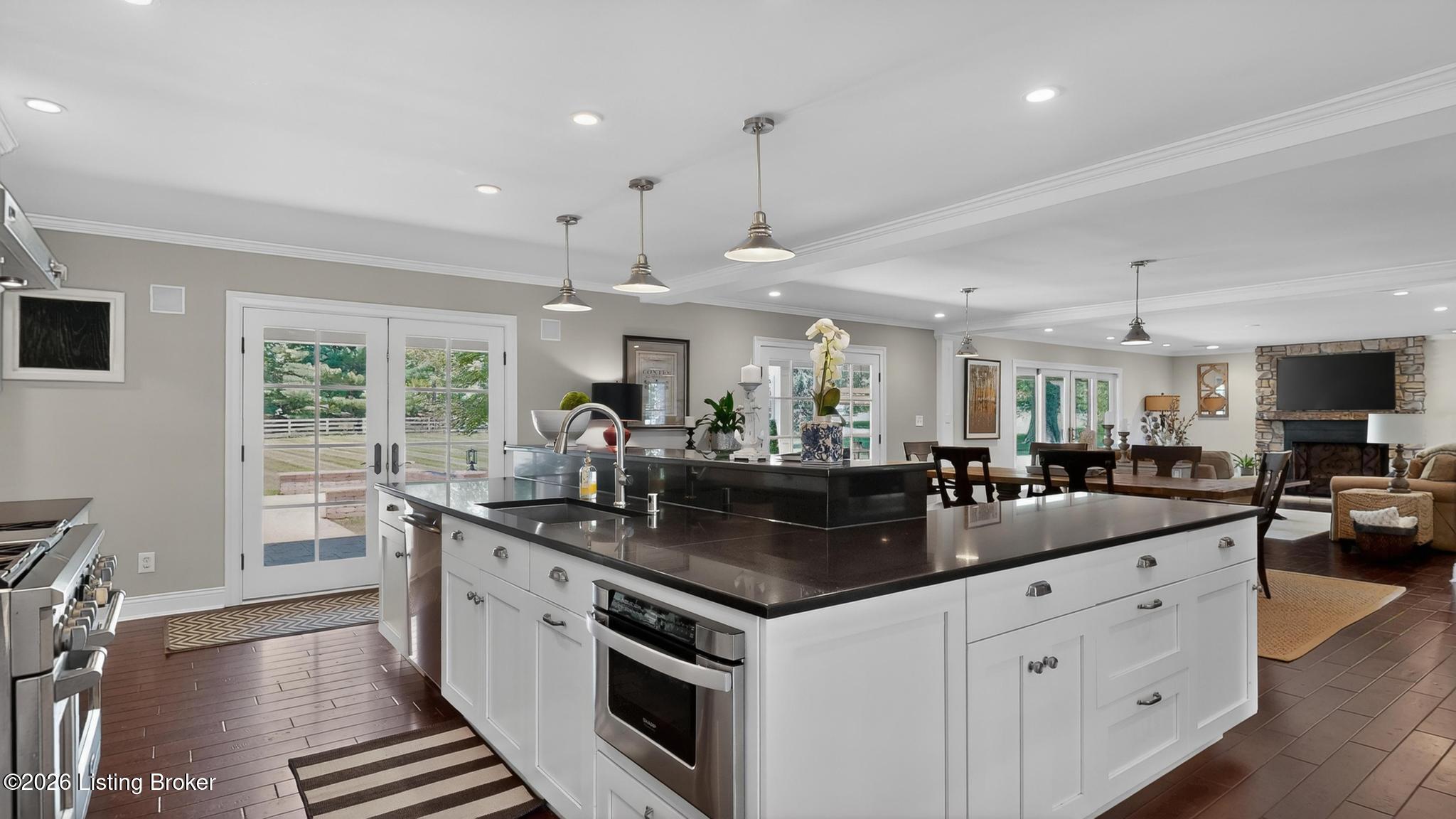 12407 Lucas Ln