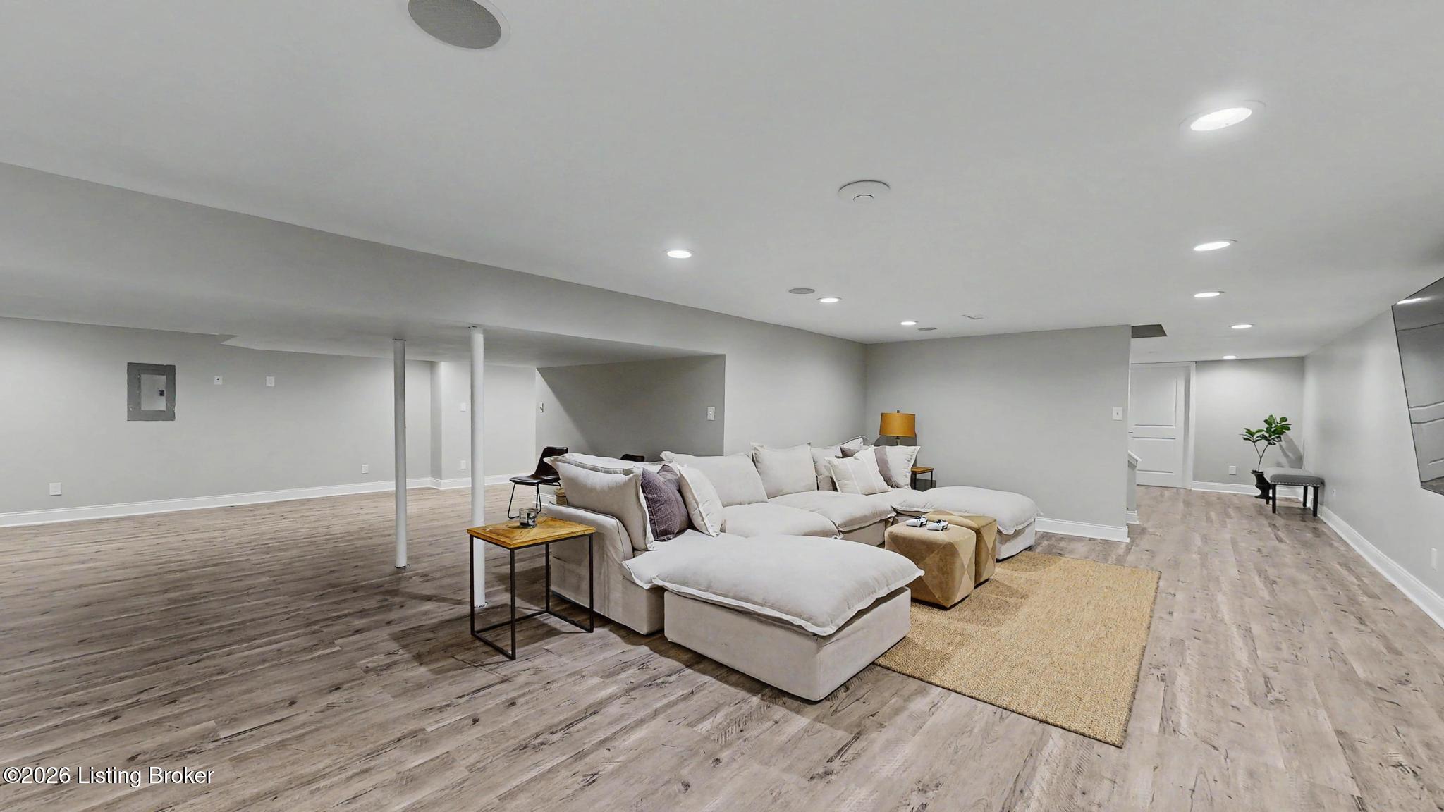 12407 Lucas Ln