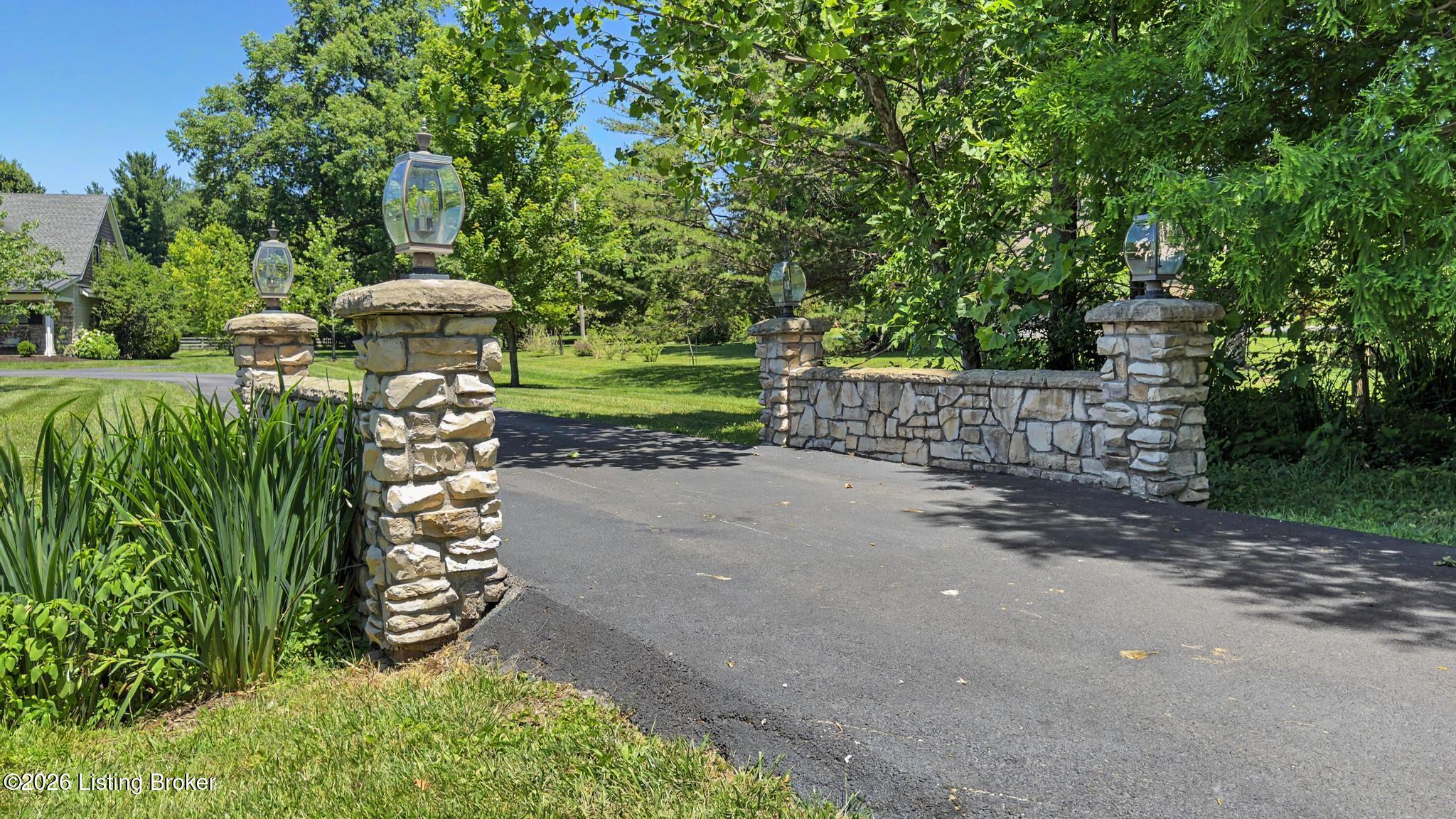 12407 Lucas Ln