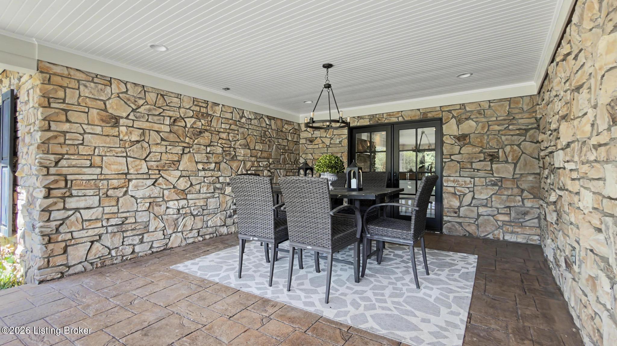 12407 Lucas Ln