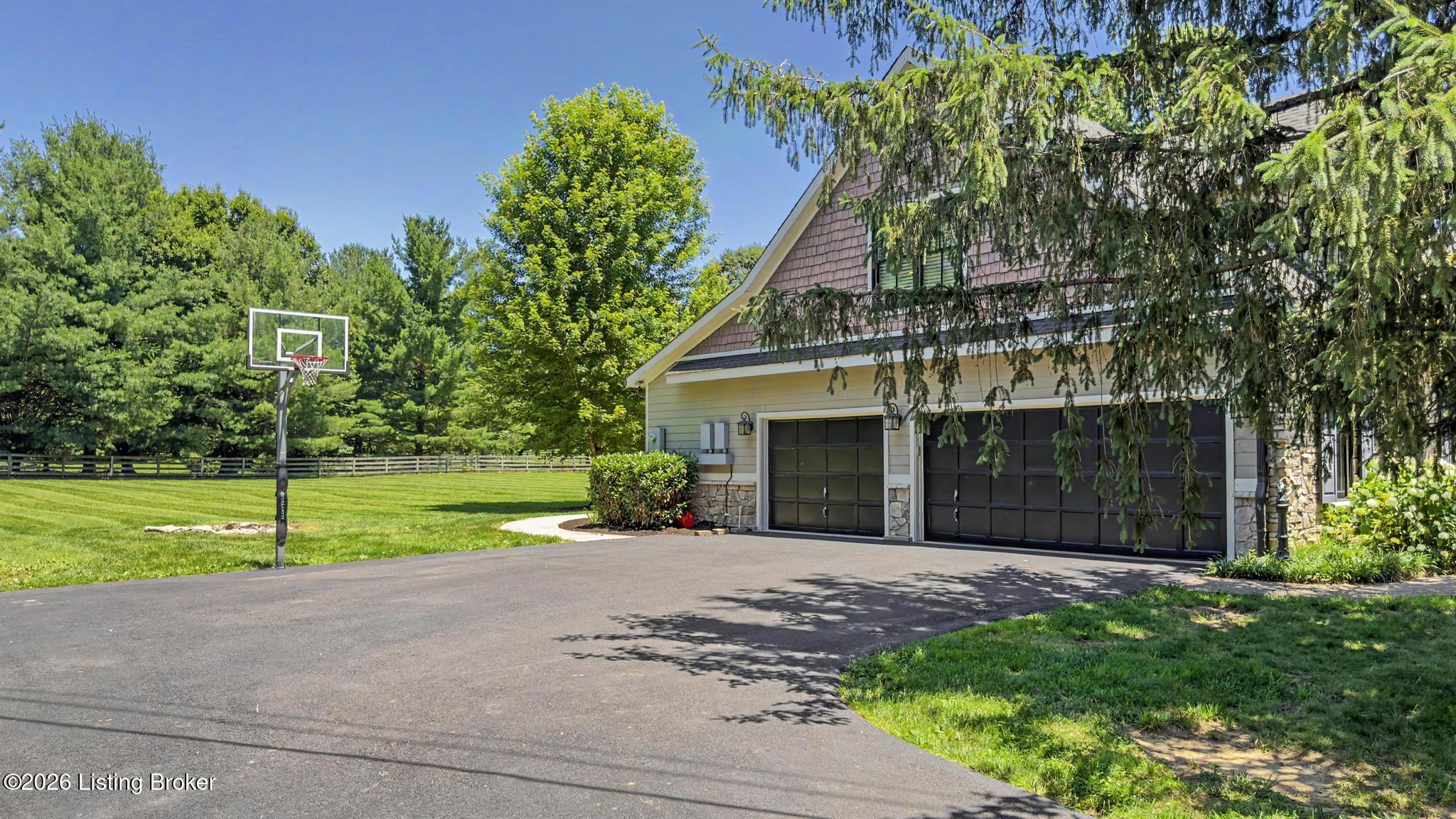 12407 Lucas Ln