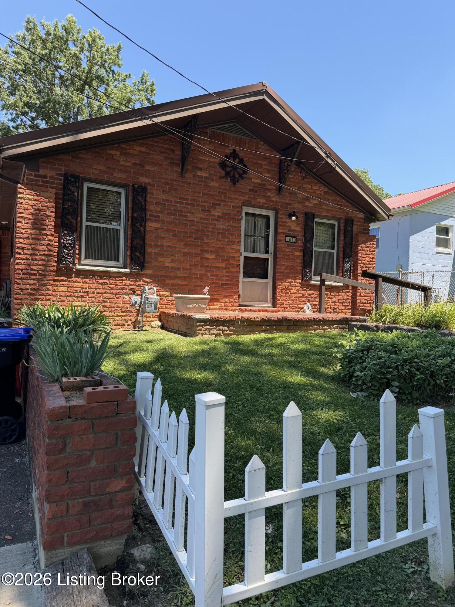 1613 Eskridge Ln