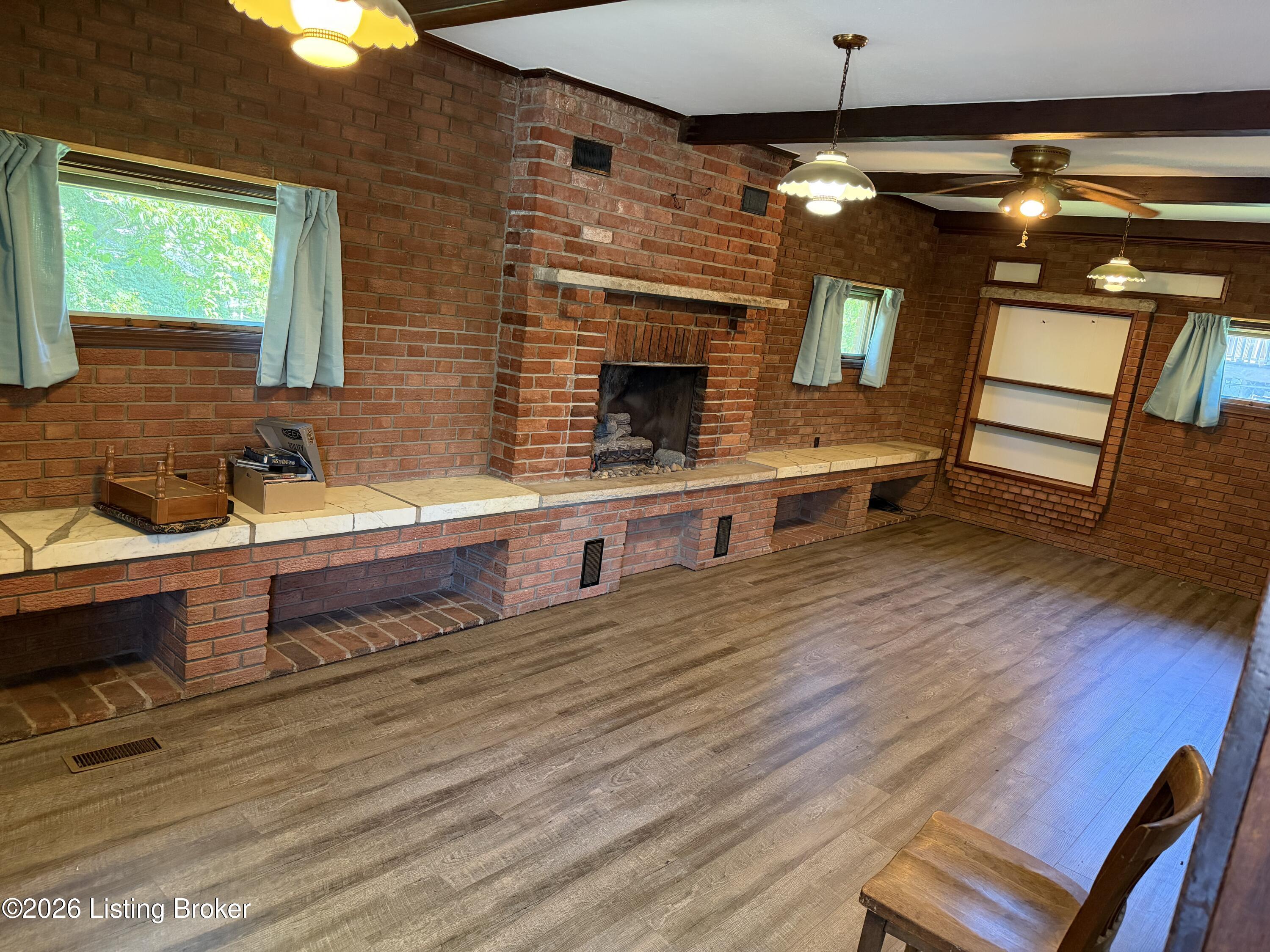 1613 Eskridge Ln