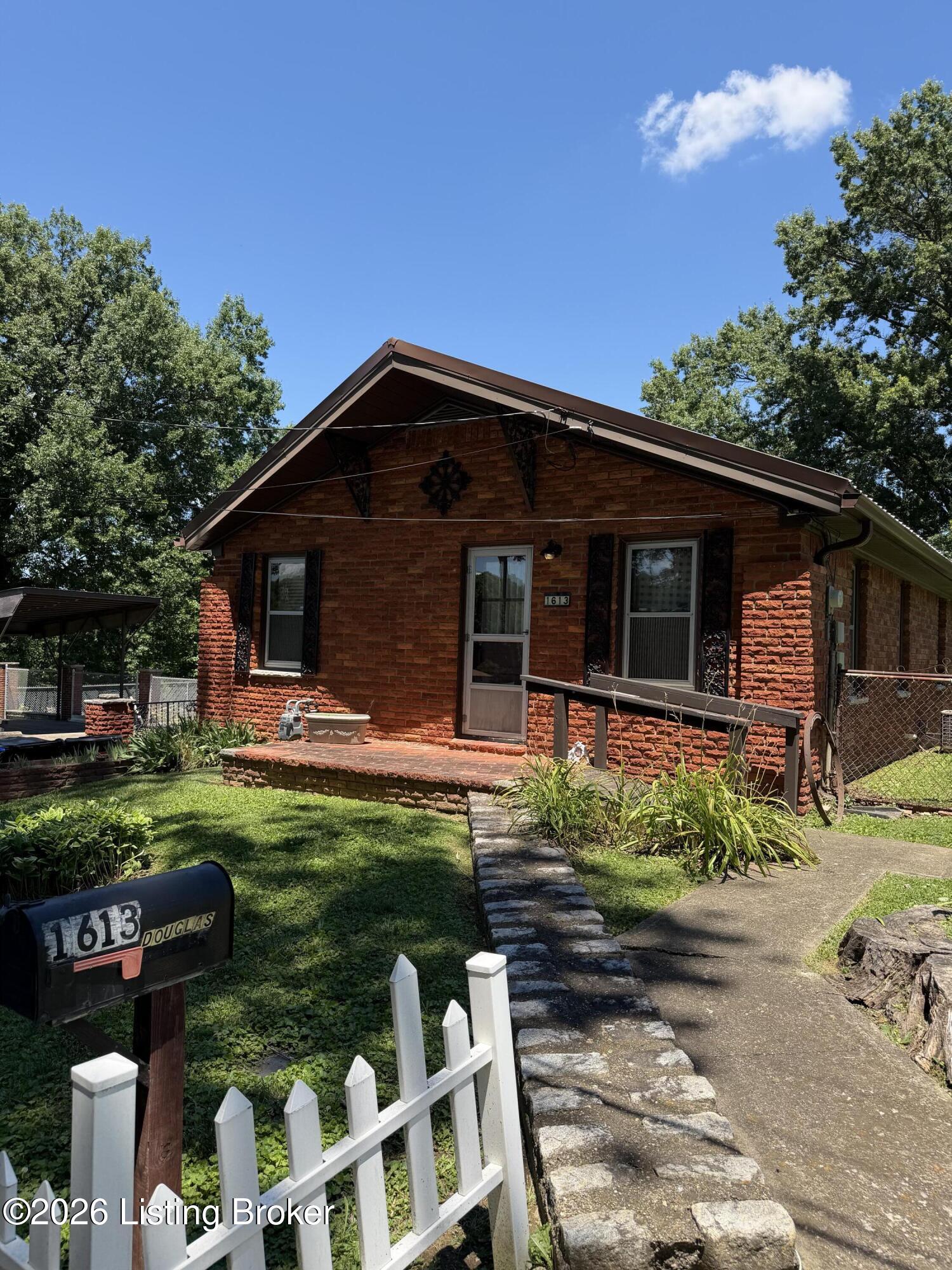 1613 Eskridge Ln
