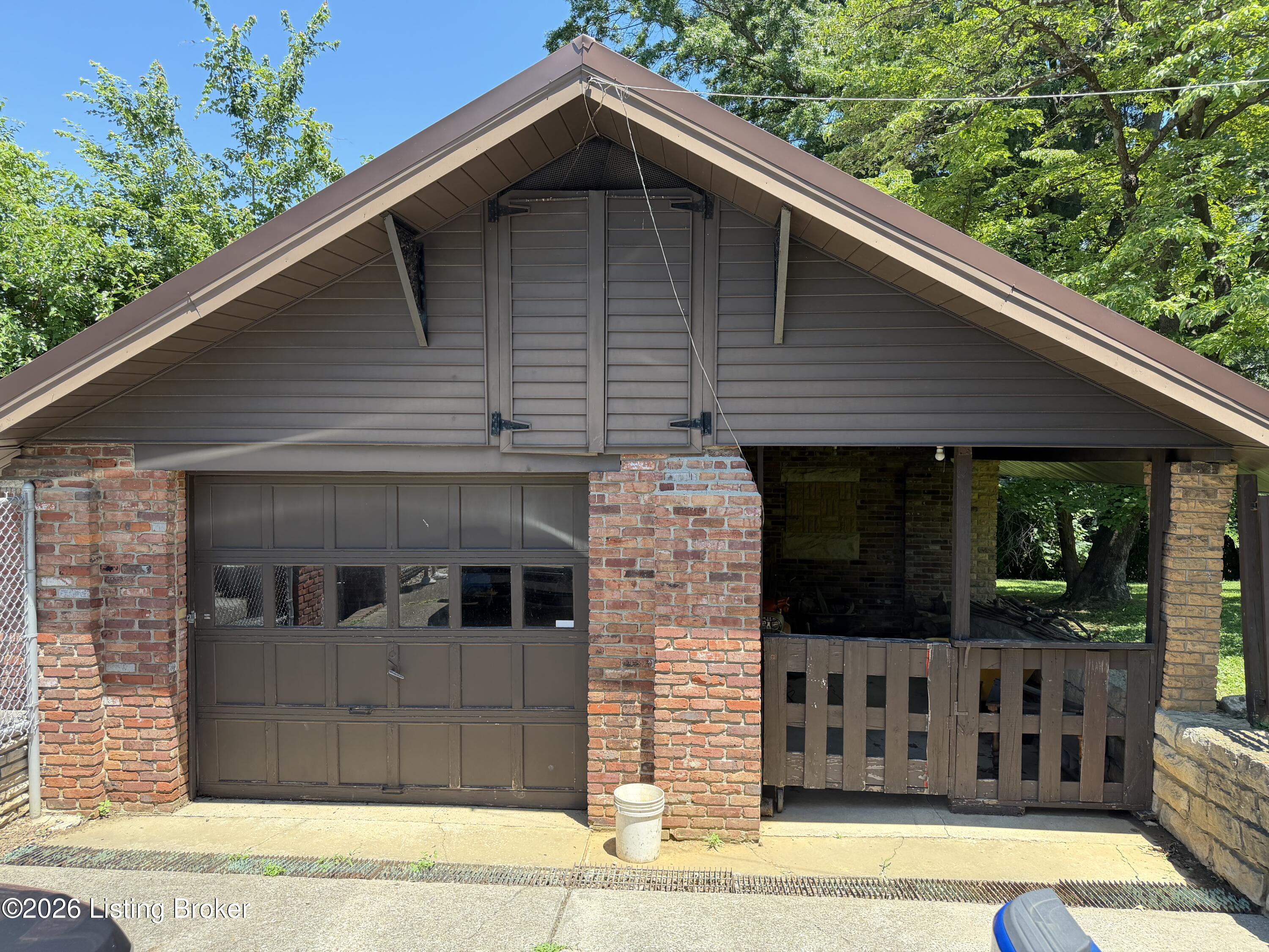 1613 Eskridge Ln