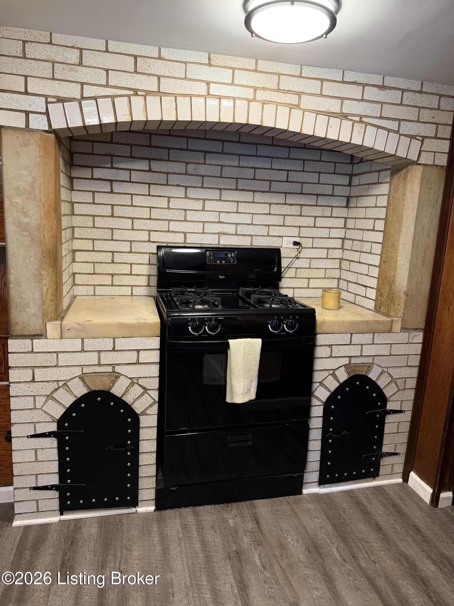 1613 Eskridge Ln
