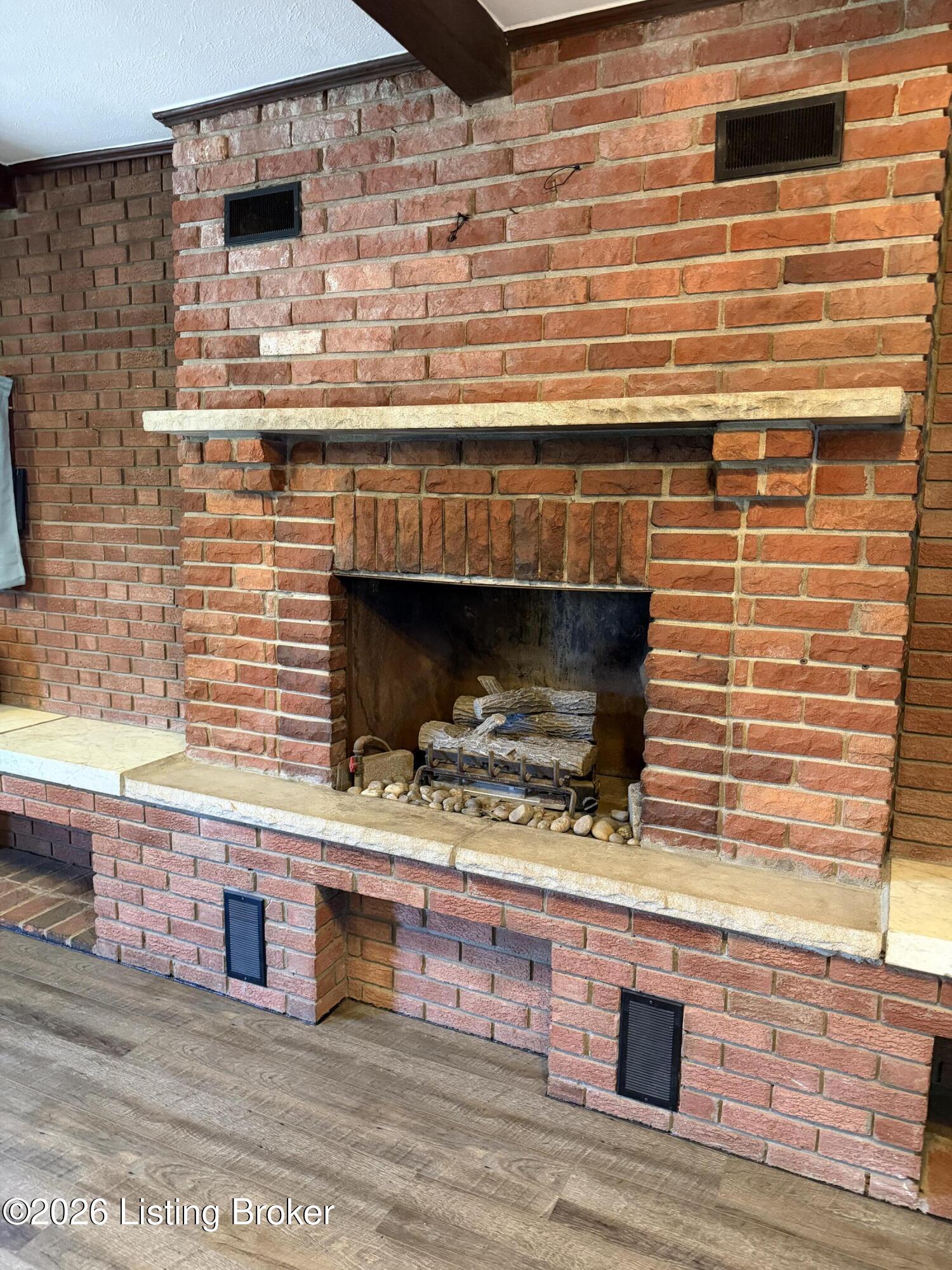 1613 Eskridge Ln