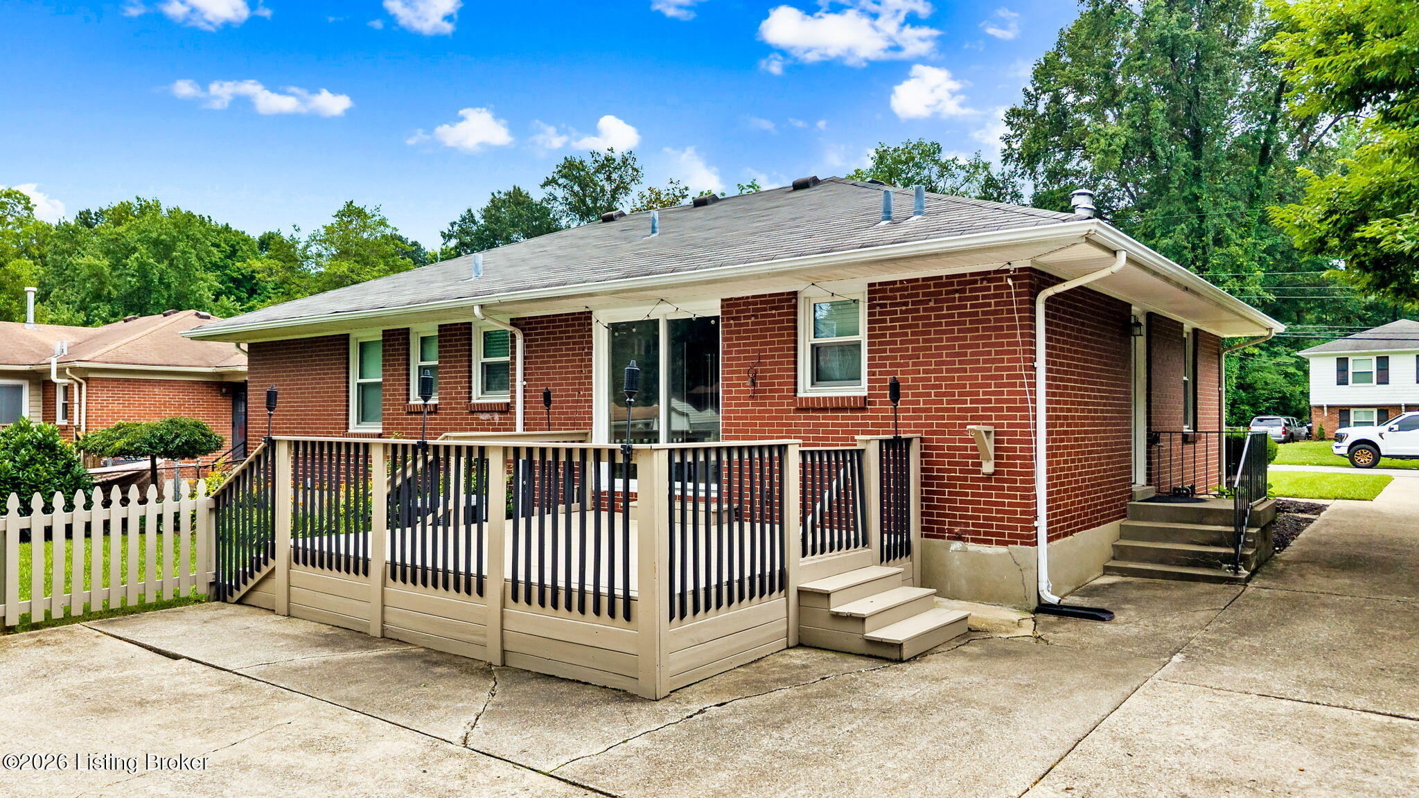 519 Leyton Ave